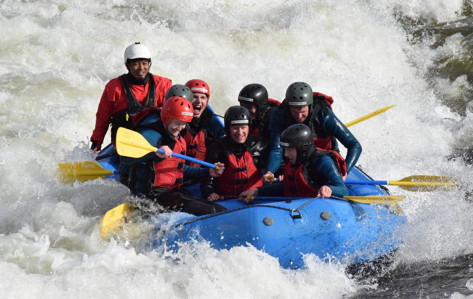 Utfordre deg selv og familie med rafting i Numedalslågen Galleribilde