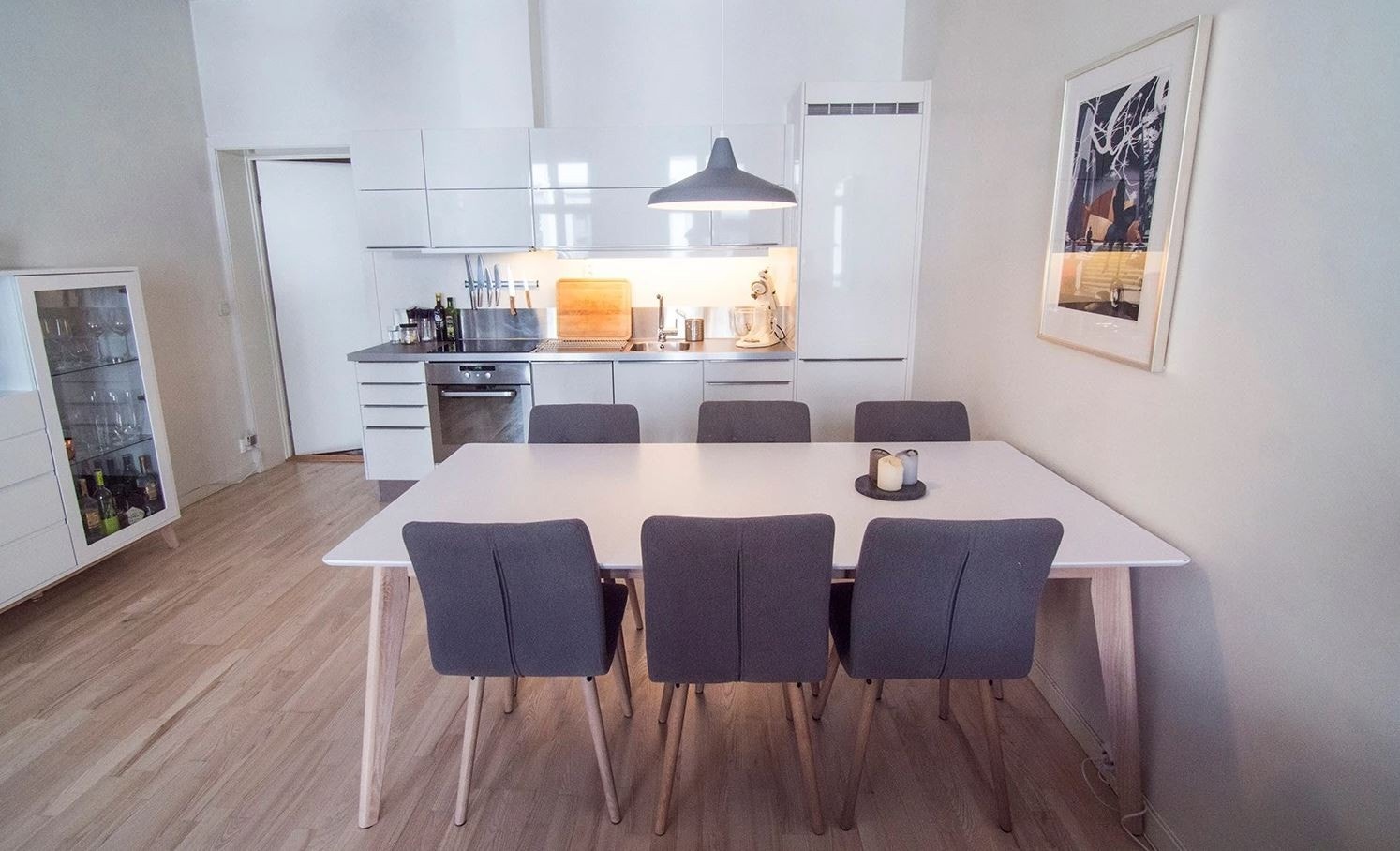 Åpen kjøkkenløsning i stue Galleribilde