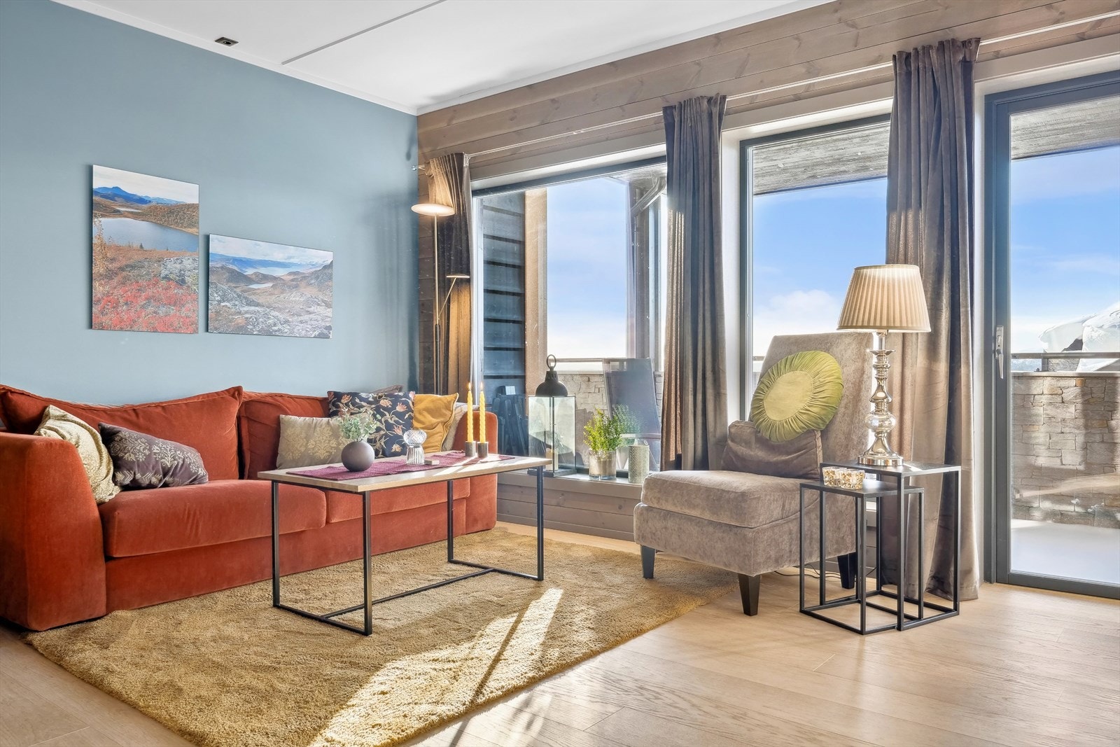 Fritidsleiligheten har en god planløsning med romslige og lyse oppholdsrom. Galleribilde