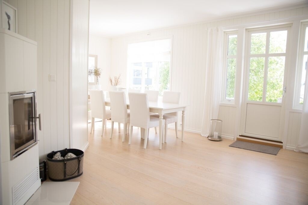 Spisestue/stue Galleribilde