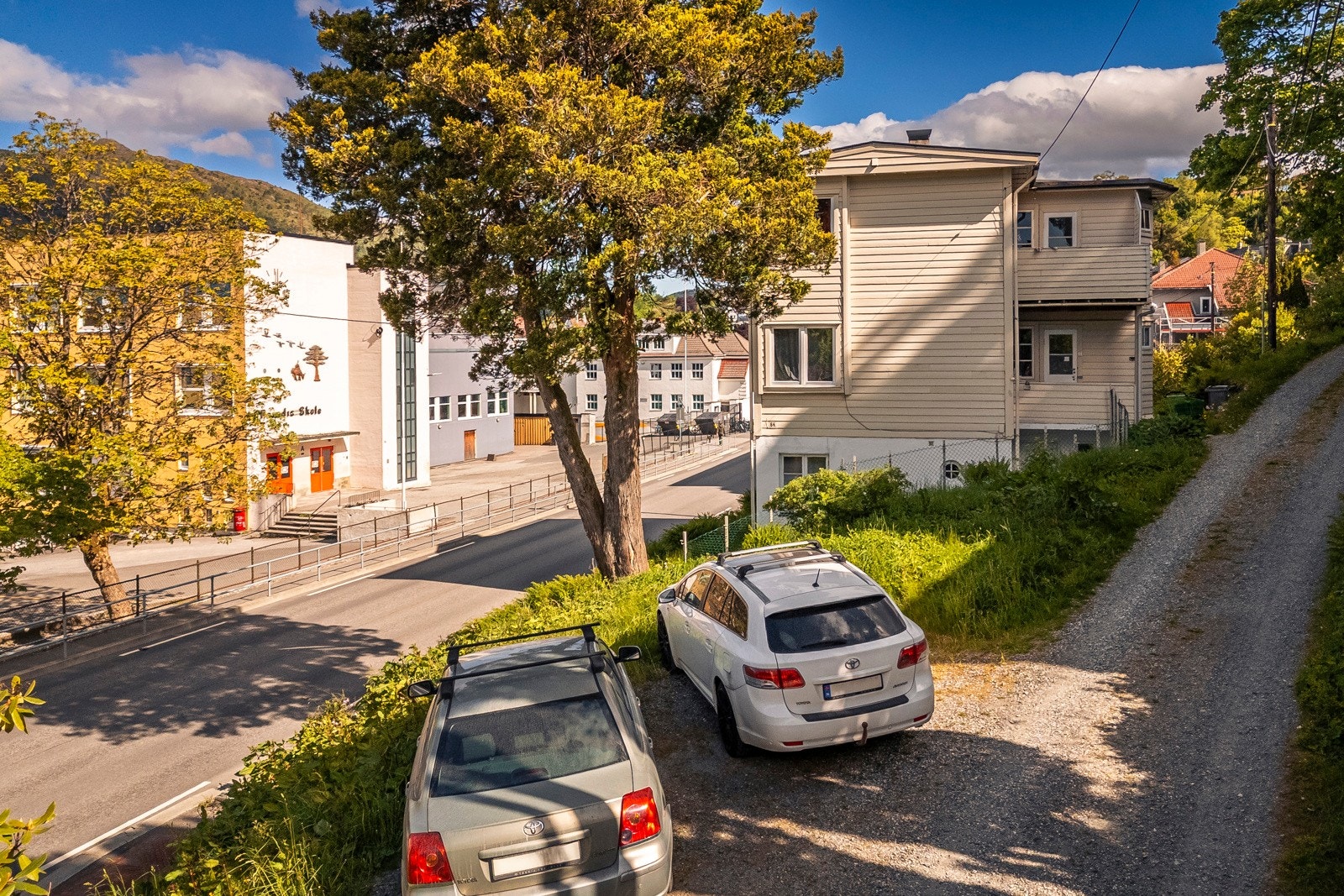 - Biloppstilligsplass på egen tomt - Galleribilde