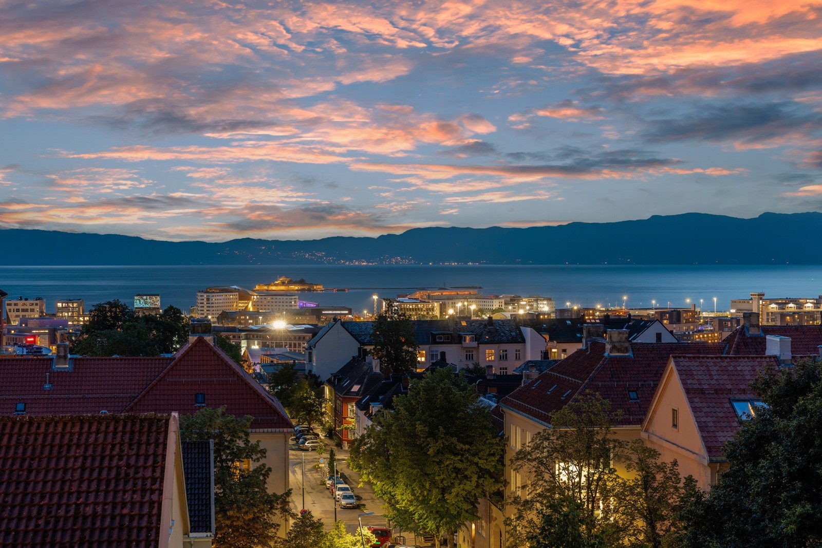 Panoramautsikt over byens hjerte og den vakre Trondheimsfjorden. Galleribilde