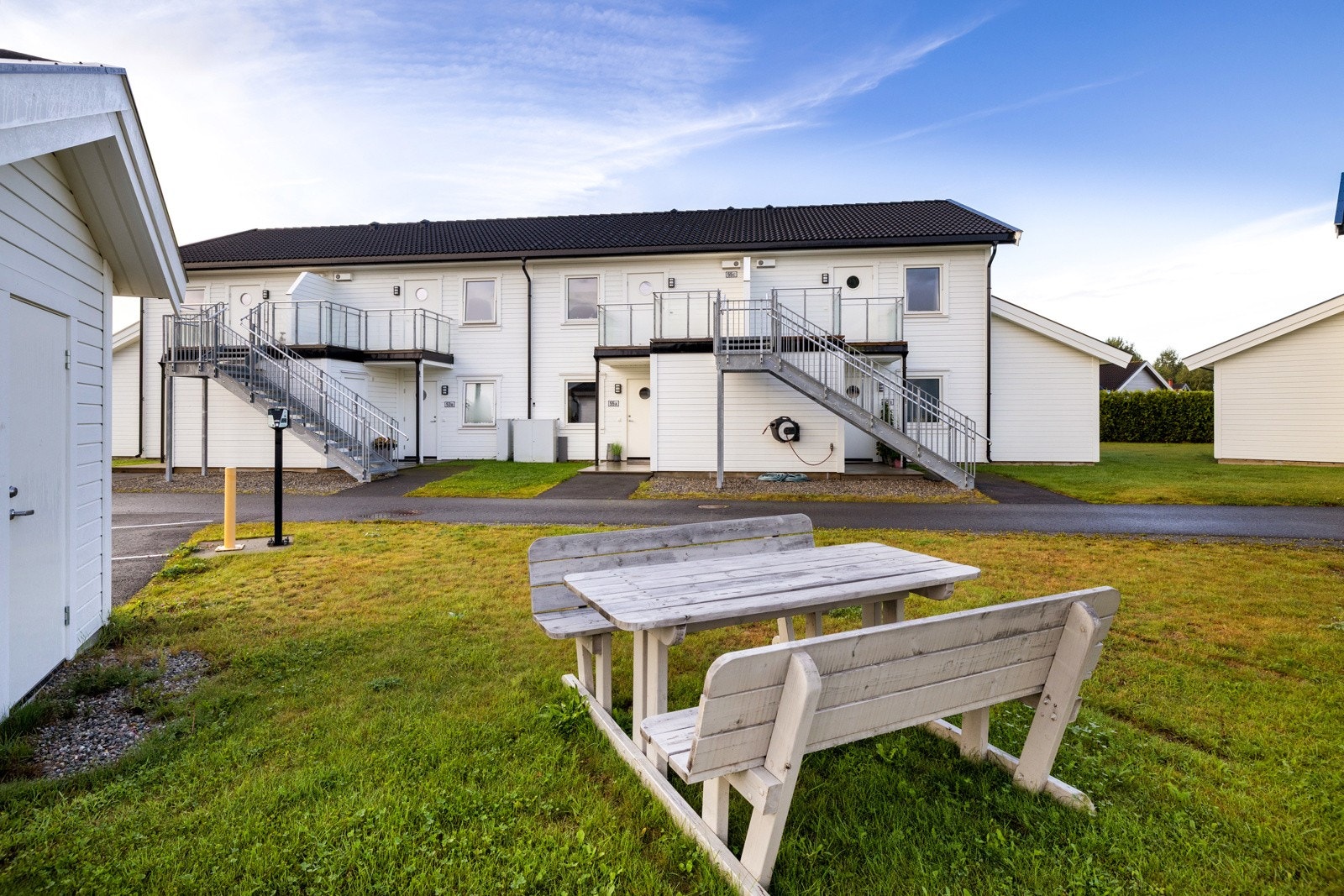 Feltet som ligger rett nord for Hønefoss sentrum er meget barnevennlig og attraktivt med store lekeplasser, gangveier og nyere barnehage. Galleribilde