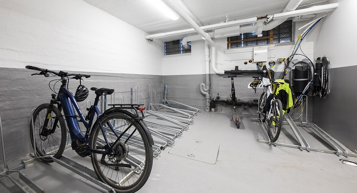 Sykkelparkering for ansatte som sykler til jobb Galleribilde