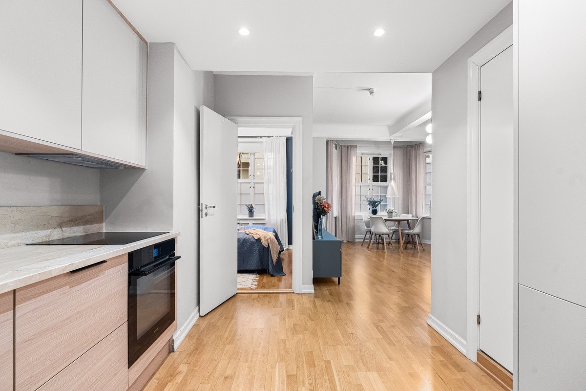 Stuen til høyre og soverommet til venstre. Galleribilde