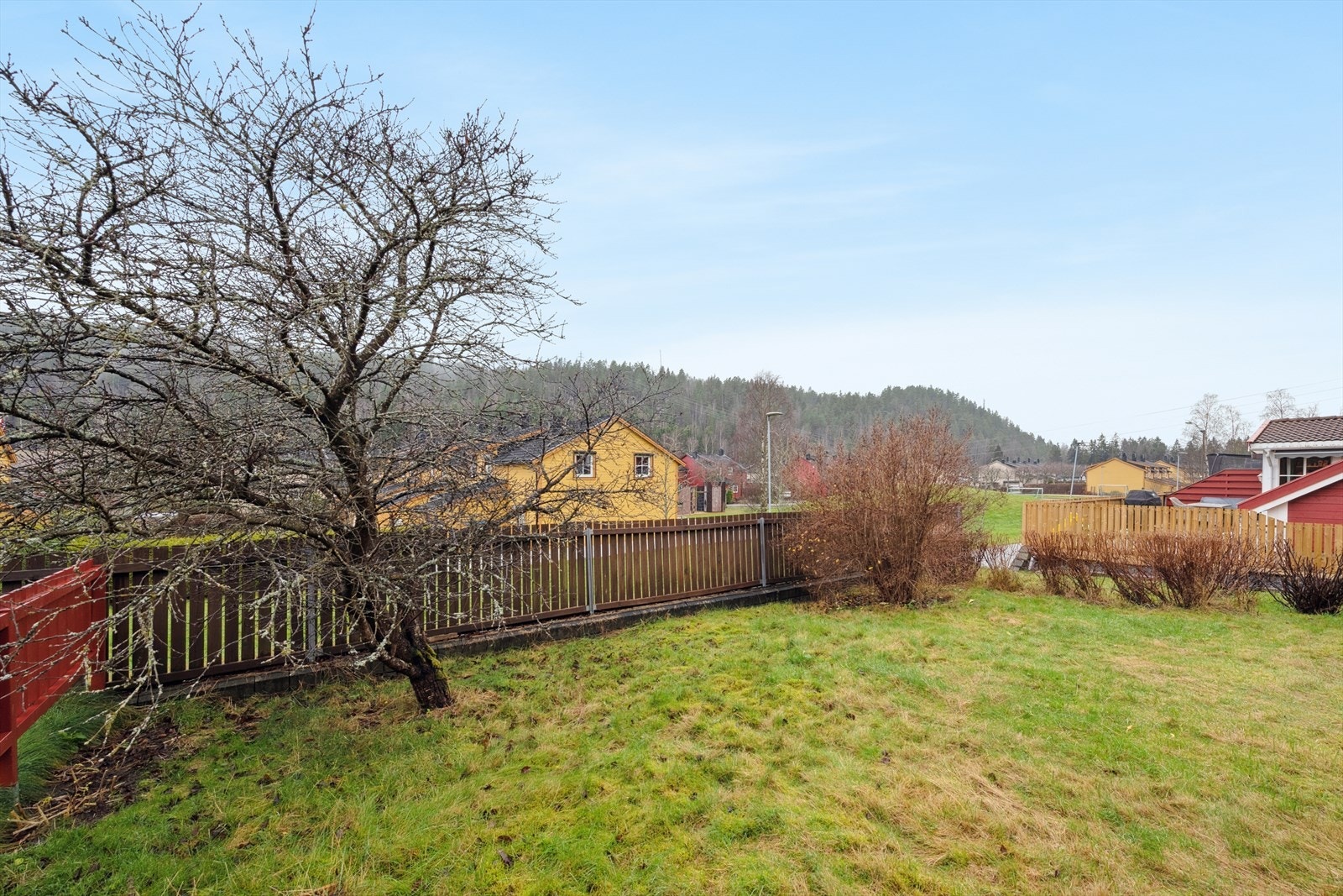 Tærud terrasse ligger i et attraktivt og barnevennlig boligområde i populære Tæruddalen på Skedsmokorset. Galleribilde