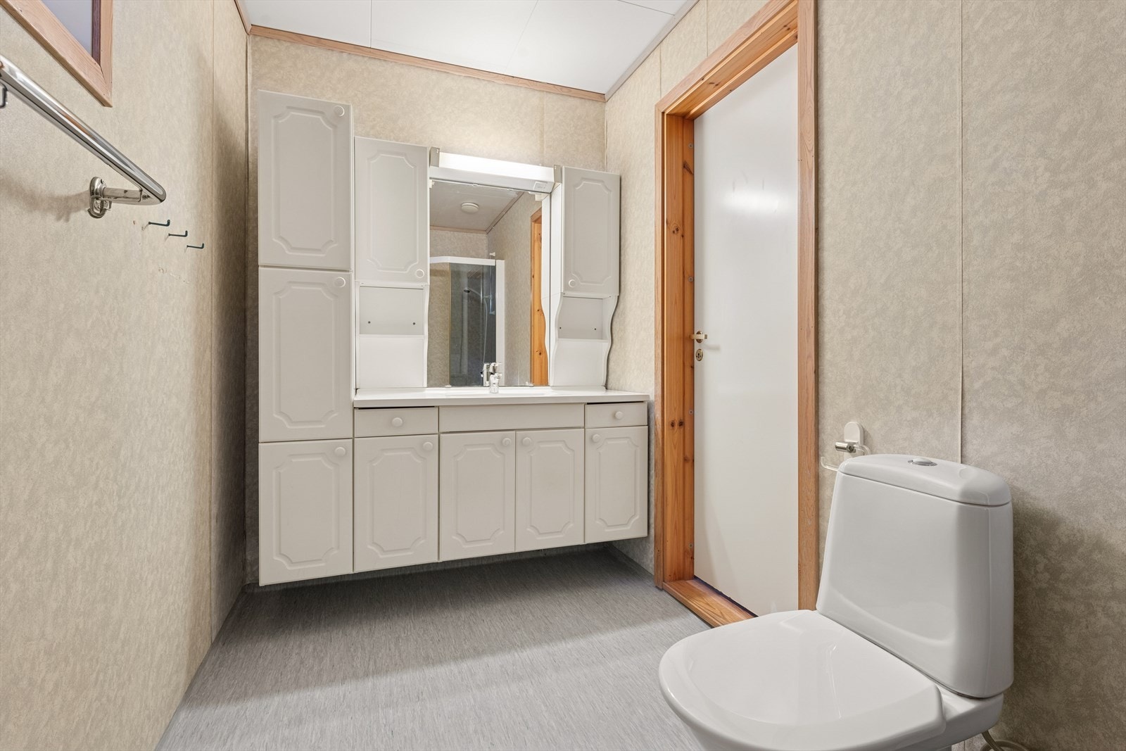 Begge badene har fått tilstandsgrad 3 og må oppgraderes for å tåle normal bruk etter dagens krav. Galleribilde