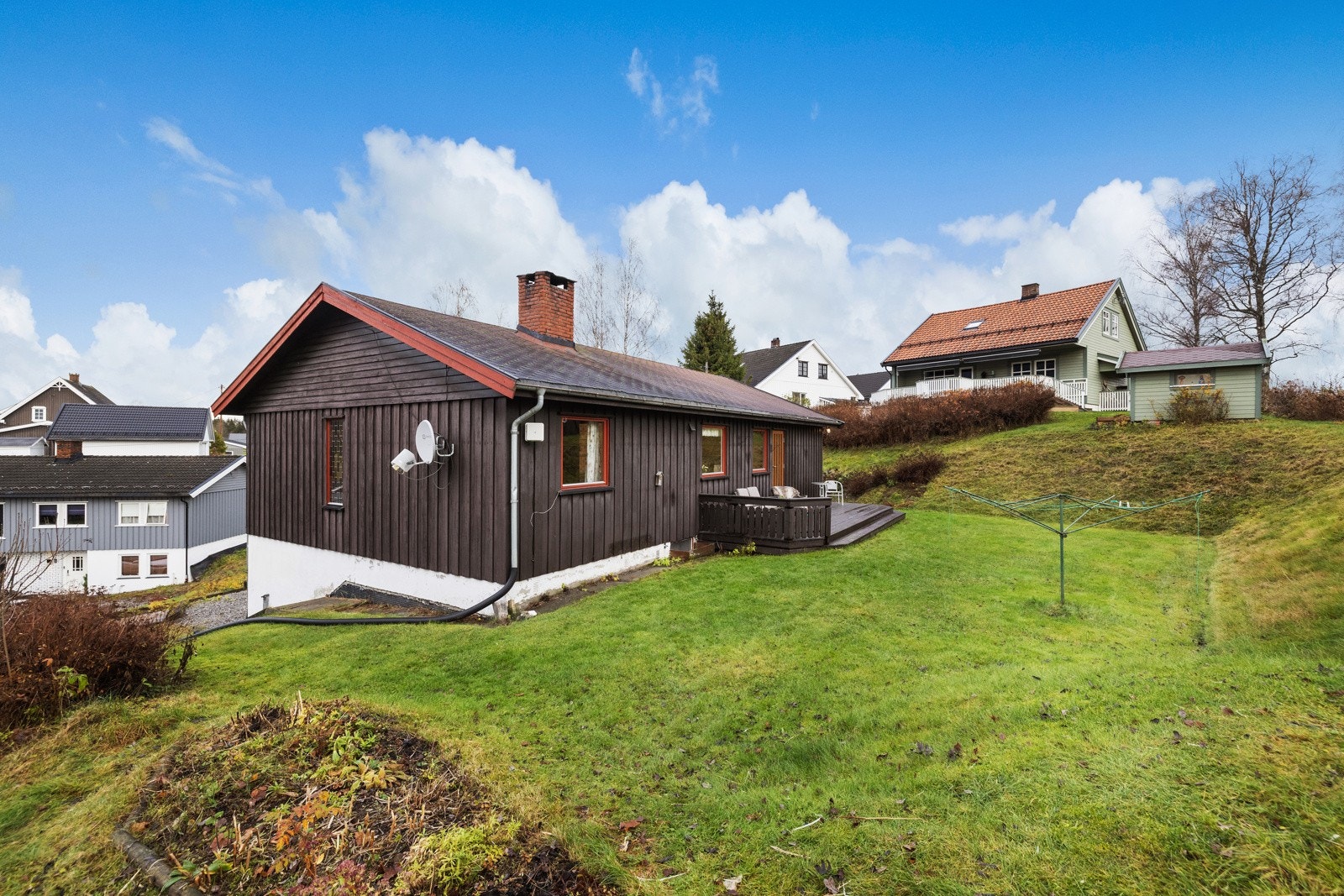 Fredelig og rolig beliggenhet på solrik tomt på Veme. Galleribilde