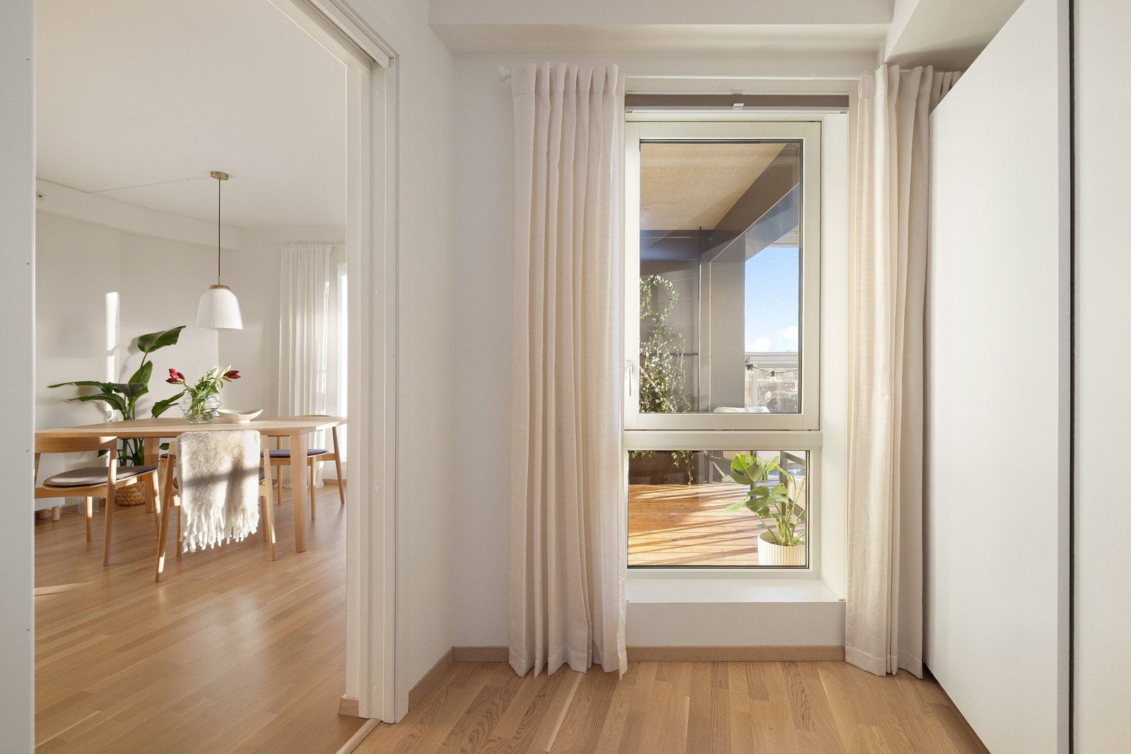 Hvor hyggelig er det ikke å våkne å se rett ut på den koselige balkongen. Galleribilde