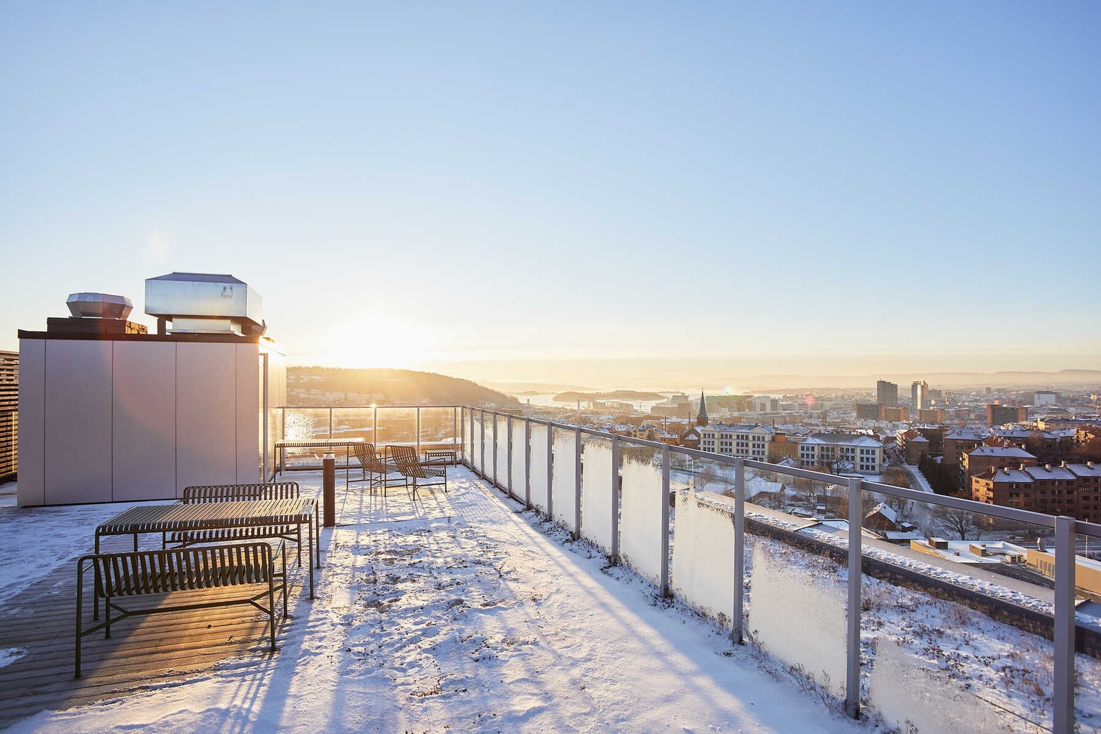 Takterrassen vinterstid. Galleribilde