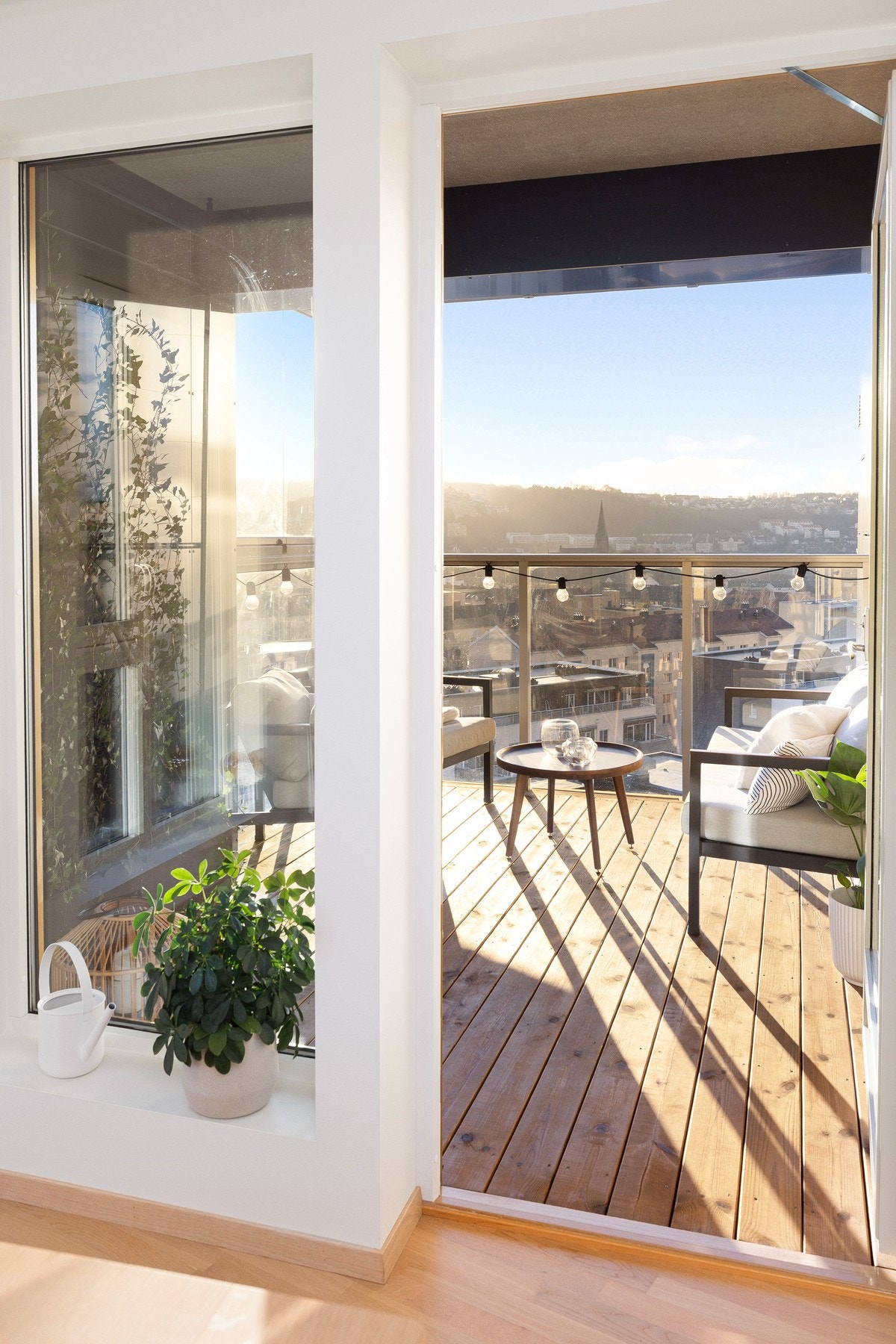 Fra stuen kommer man videre ut til balkongen. Galleribilde