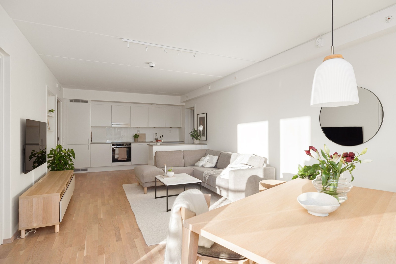 Leiligheten har et tidløst og og pent kjøkken fra byggeår. Galleribilde