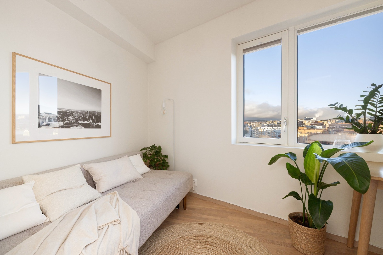 Rommet har en god størrelse som åpner opp for ulike bruks- og møbleringsmuligheter. Galleribilde