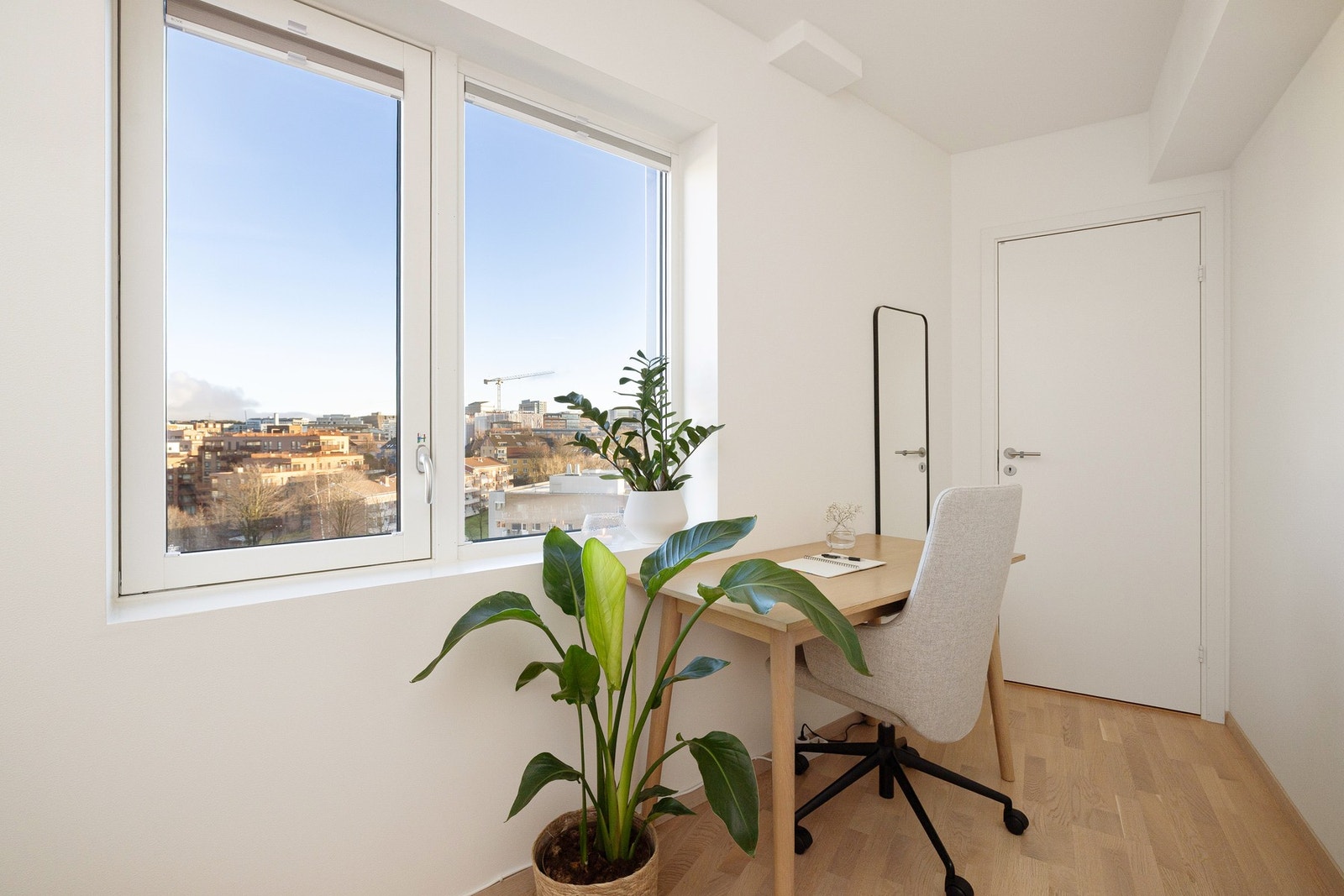 Legg merke til vidstrakt utsikt også fra dette vinduet. Galleribilde