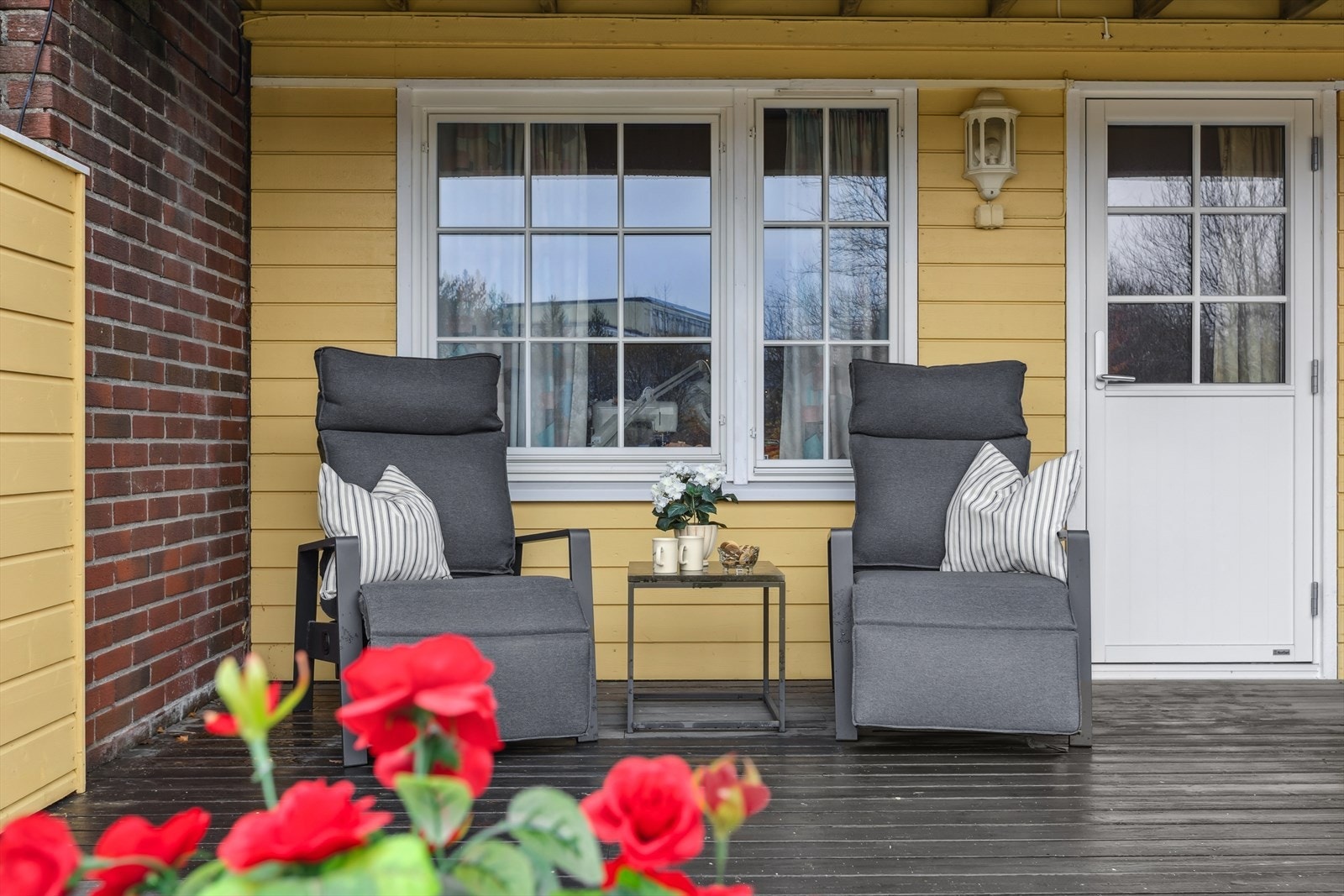 Skjermet. stor og solrik terrasse mot sør/vest Galleribilde