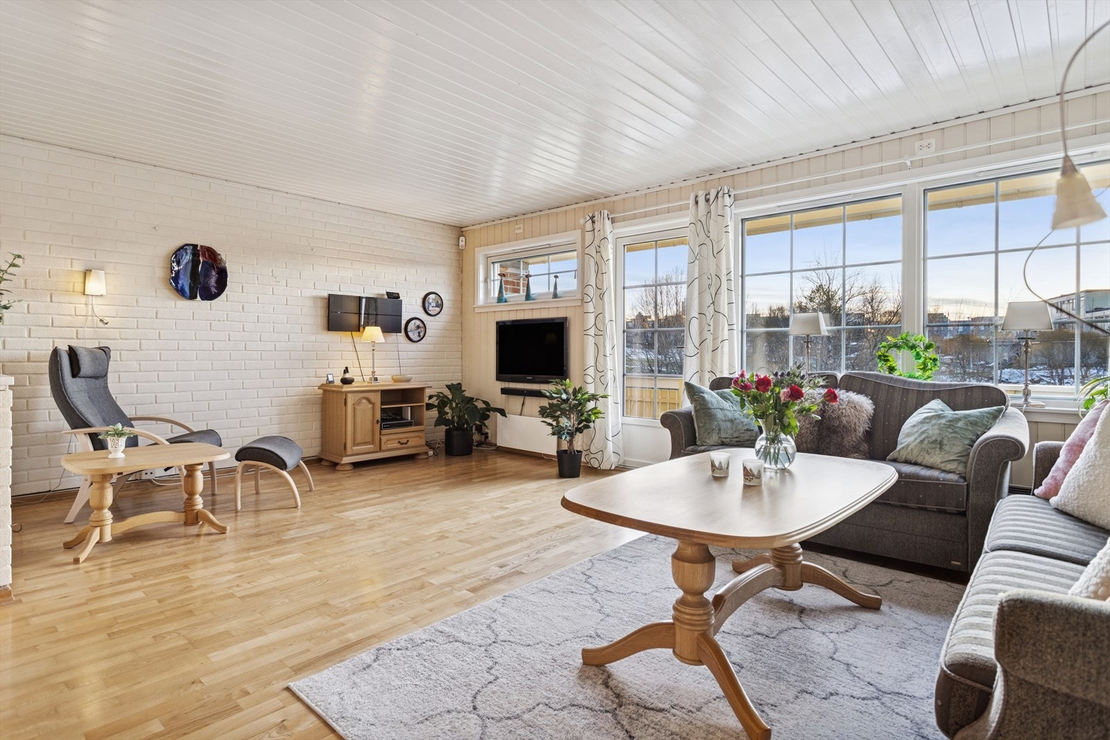 Gode vindusflater mot sør gir godt med naturlig lysinnslipp Galleribilde