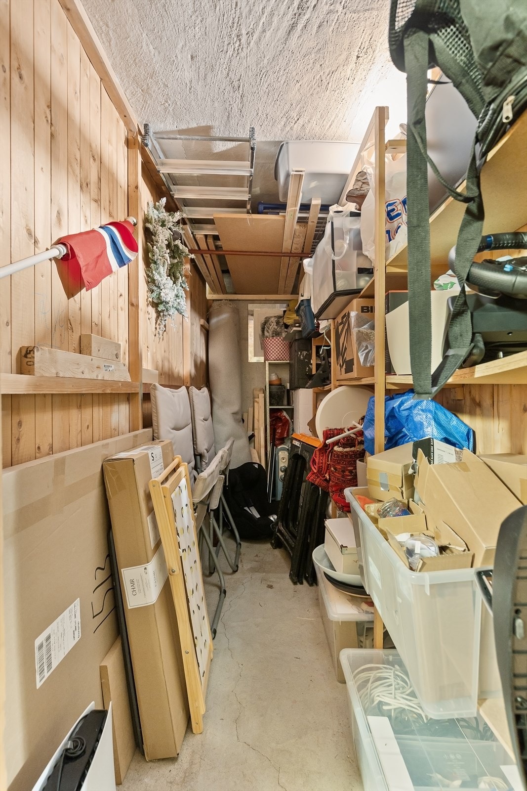 Bodene gir god plass til sportsutstyr, dekk og annen sesonglagring. Galleribilde