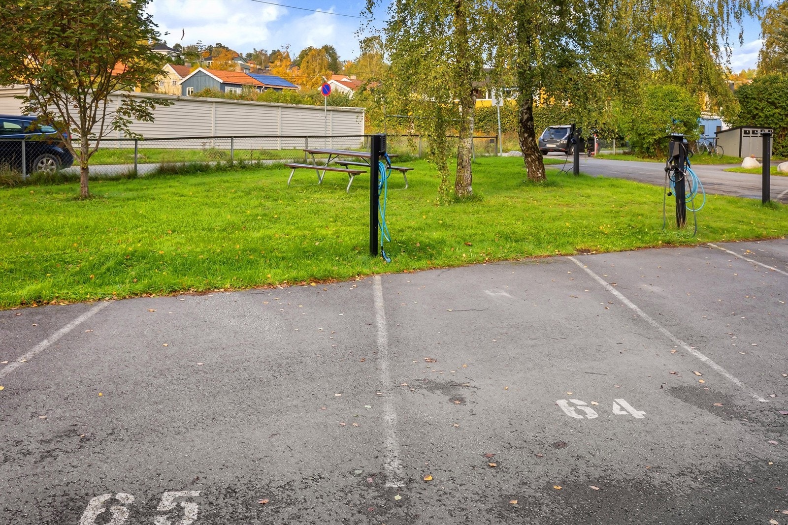 Det er kort gangavstand til T-bane og buss, samt nærhet til Ullevål Stadion handlesenter. Galleribilde
