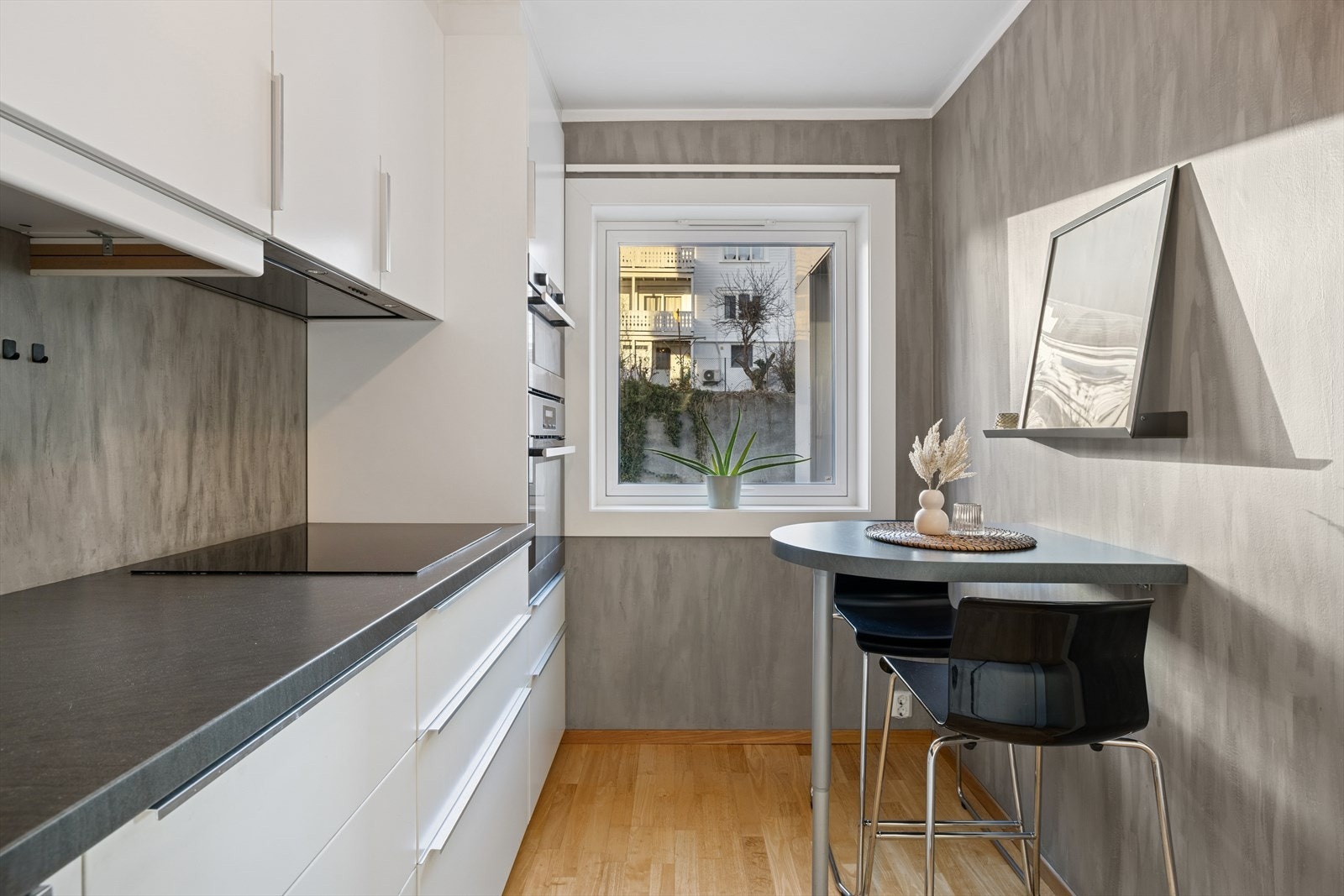 Her er det plass til en koselig spisekrok hvor, praktisk i en hektisk hverdag. Galleribilde