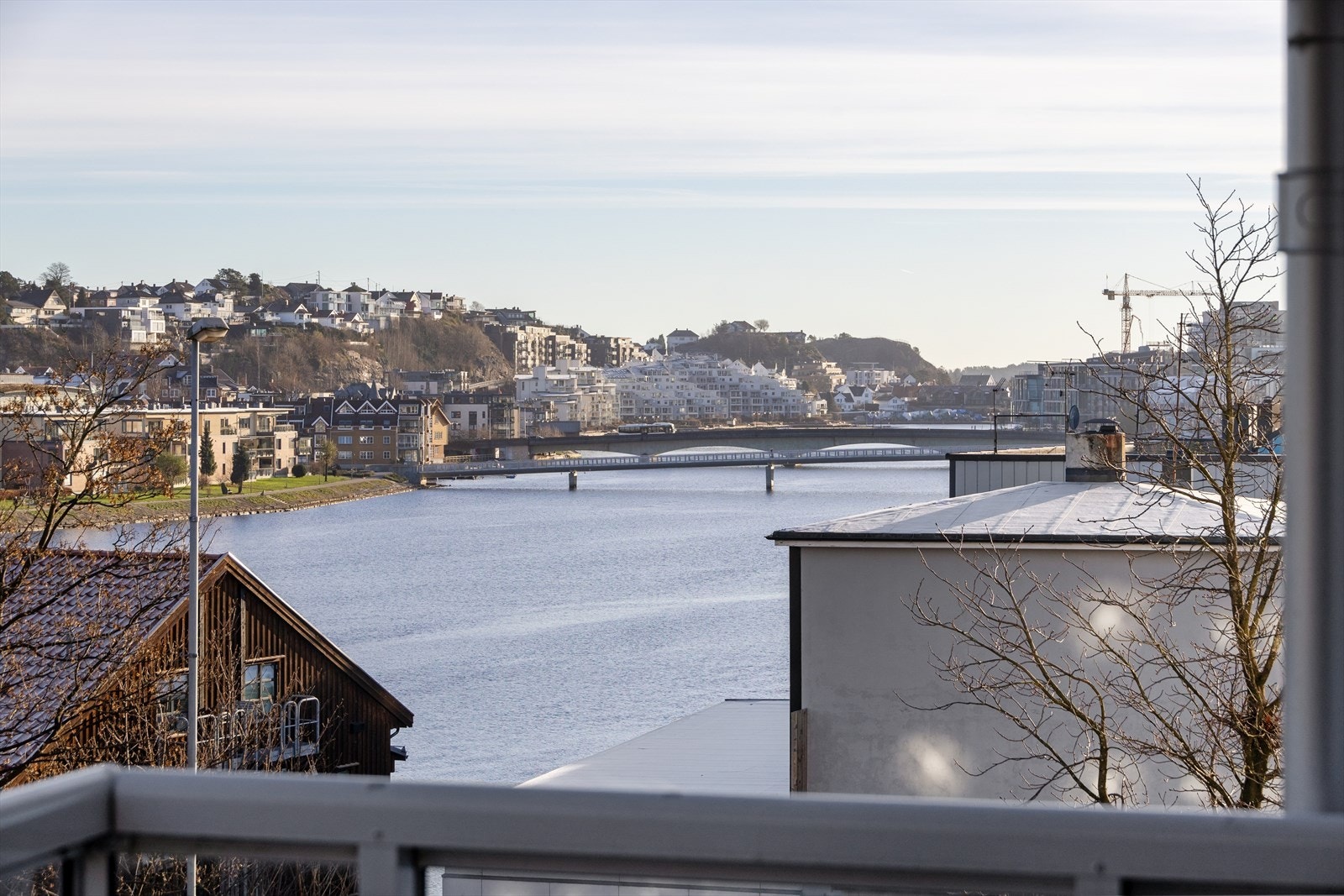 Den flotte utsikten utover Otra kan nytes herfra. Galleribilde