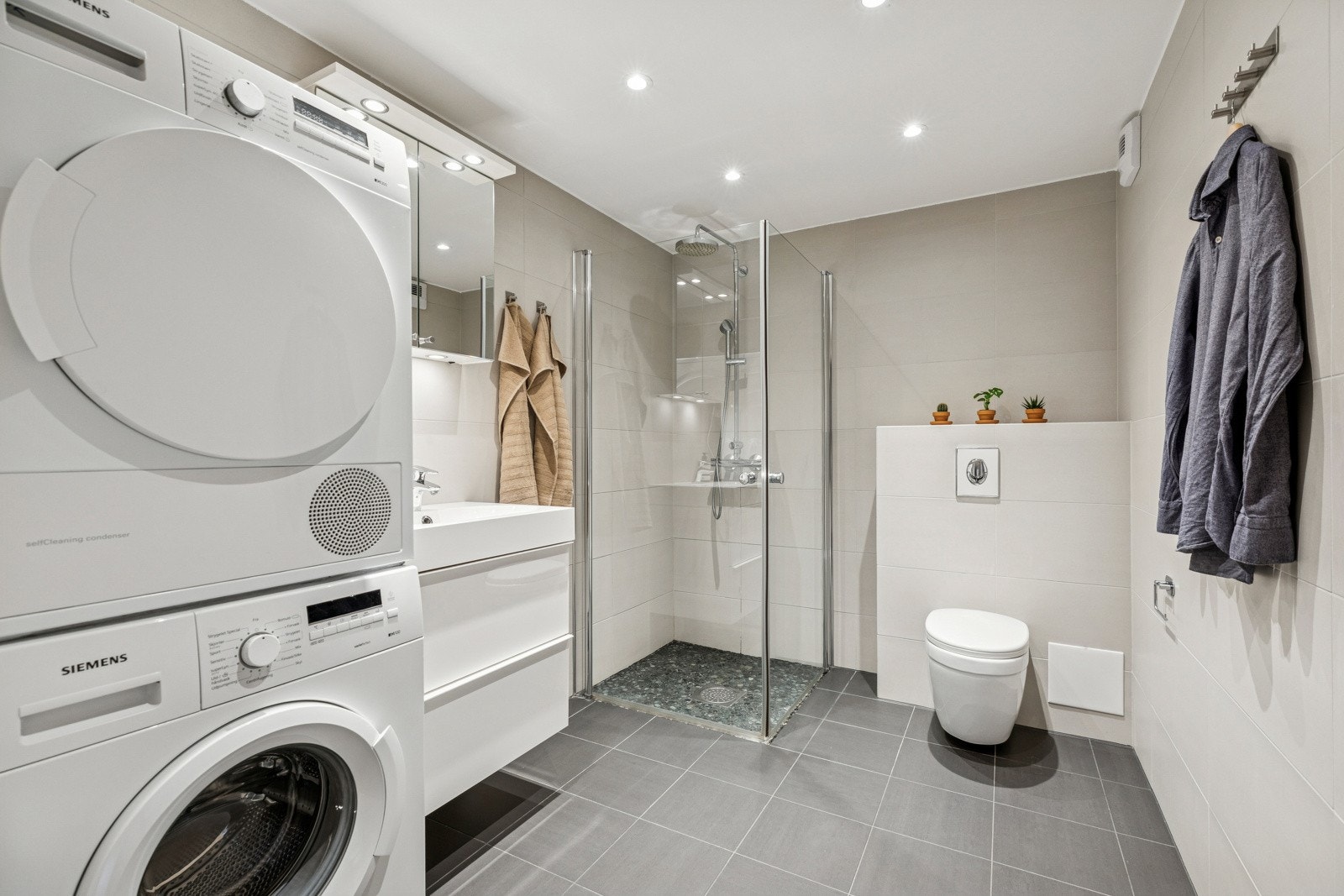 Bad med vaskemaskin og trommel Galleribilde