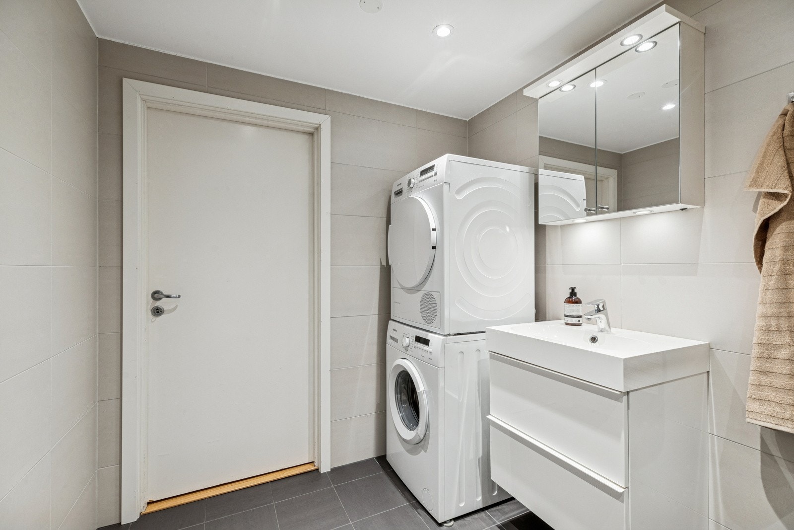 Grei plass til vaskesøyle Galleribilde