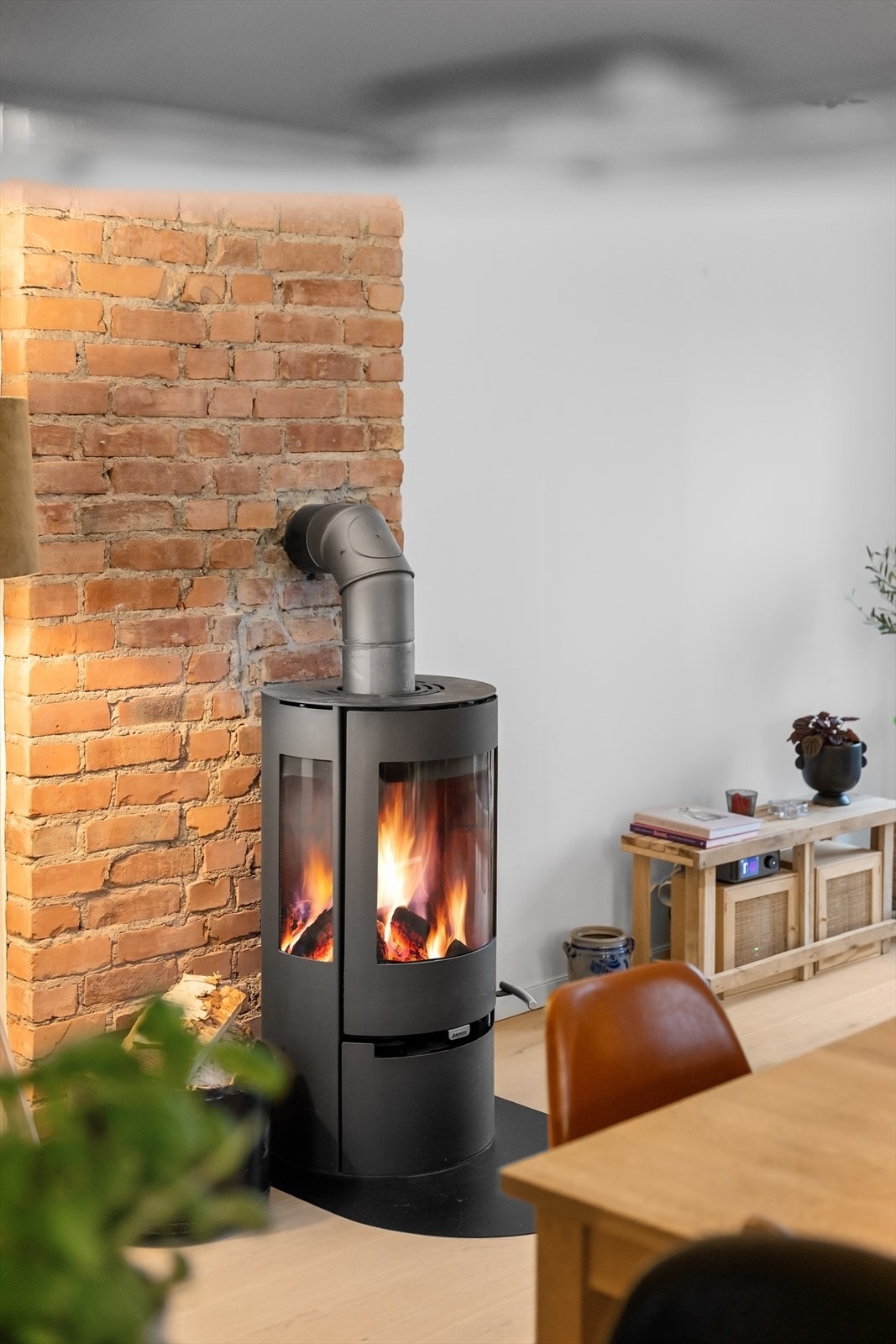 Peisovnen er et sentralt element som gir både varme og hygge. Galleribilde