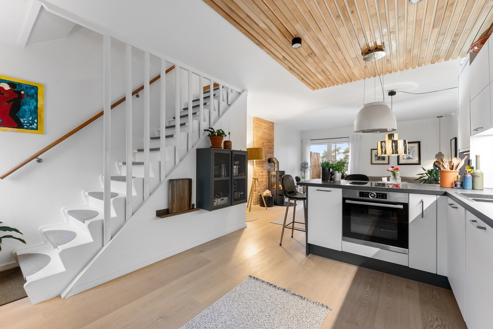 Trapperommet binder de to etasjene sammen og understreker leilighetens gode planløsning. Galleribilde