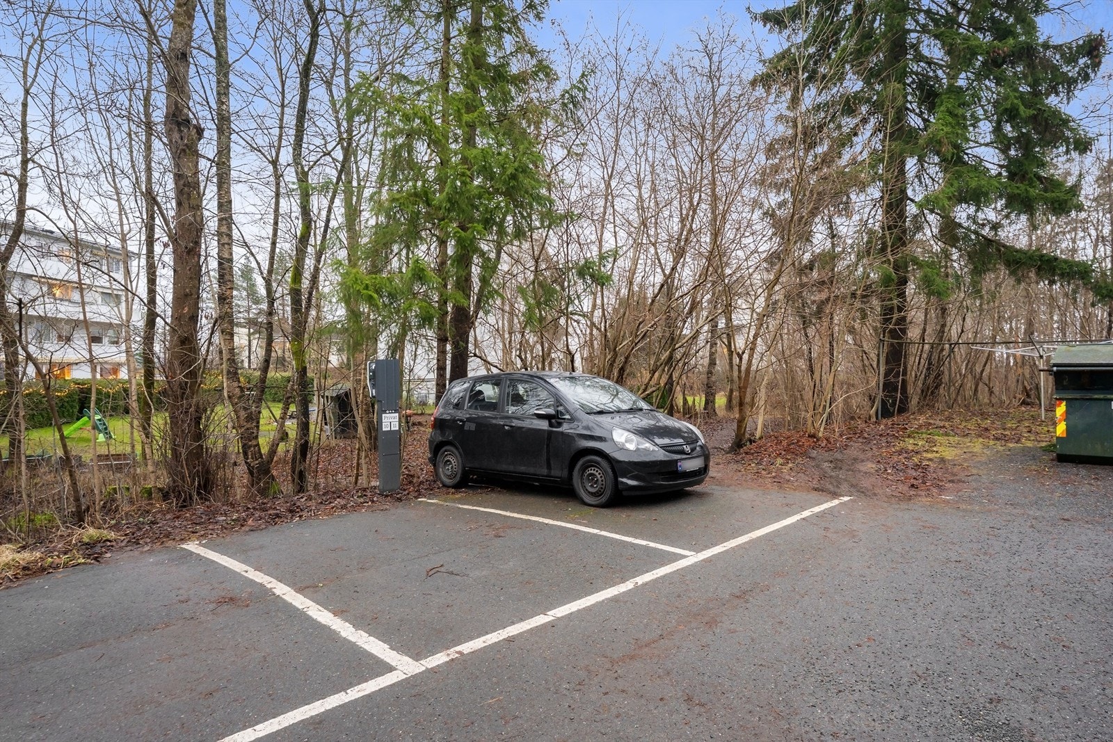 Det medfølger en egen parkeringsplass med installert elbillader. Galleribilde