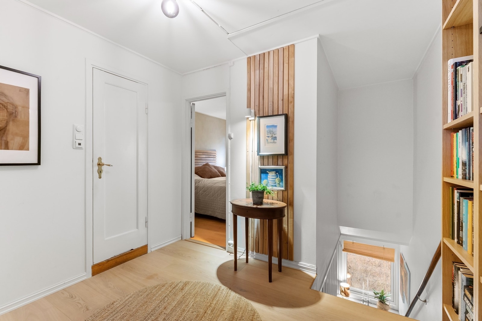 I andre etasje finner du en gang som leder til soverommene og badet. Galleribilde