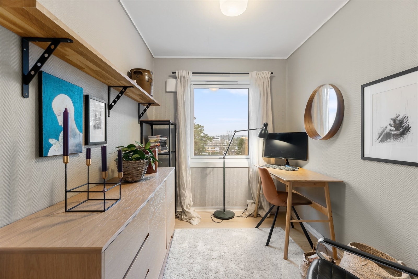 Det andre soverommet egner seg godt som barnerom, gjesterom eller kontor. Galleribilde