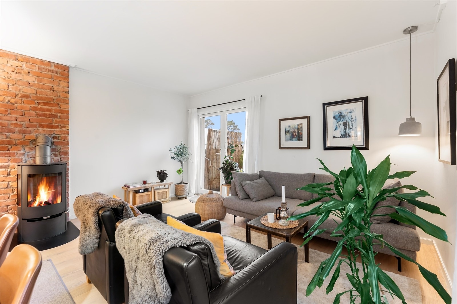 For ekstra komfort er det installert elektrisk gulvvarme i stue og kjøkken. Galleribilde