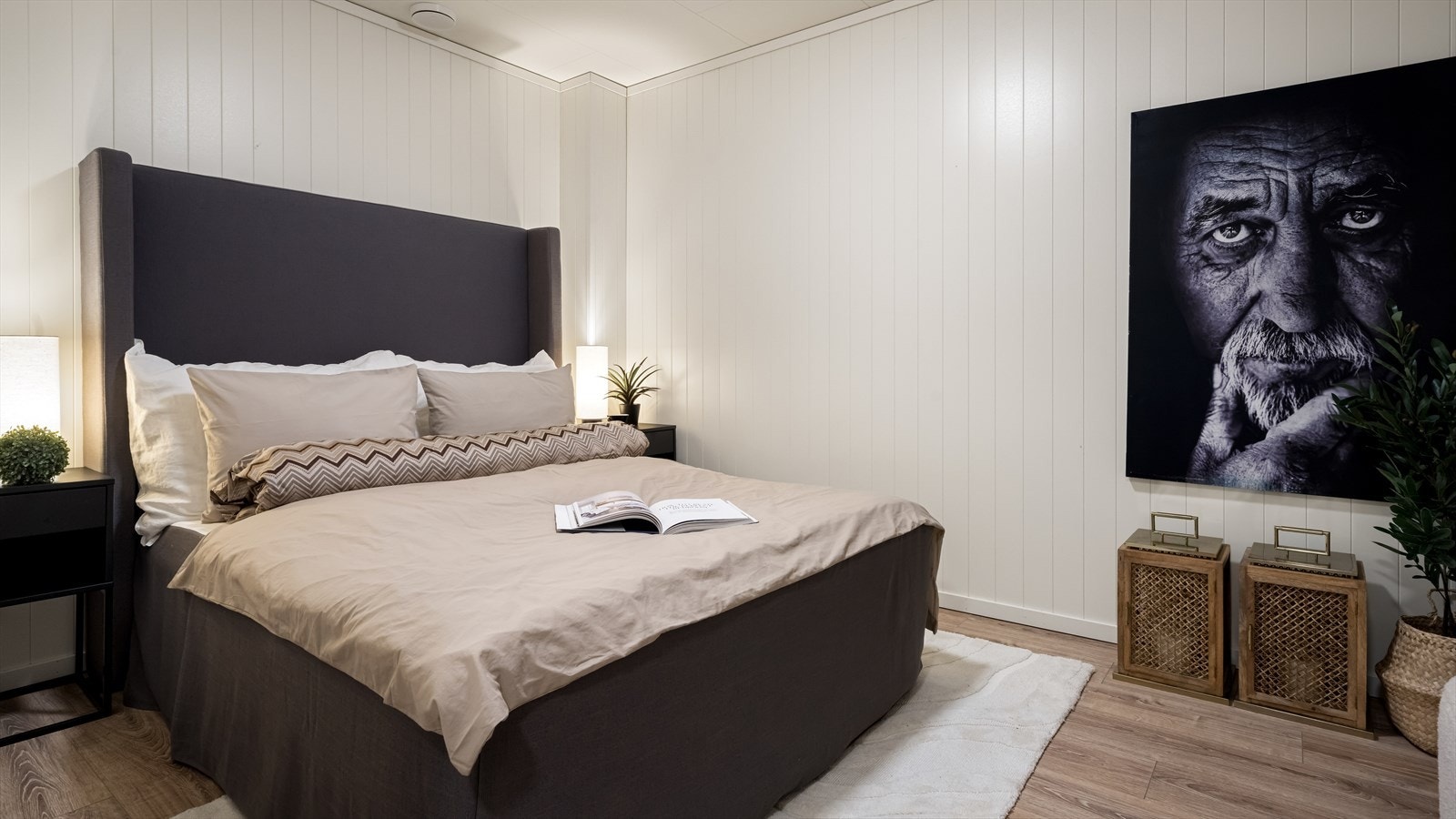 God plass til stor dobbeltseng Galleribilde