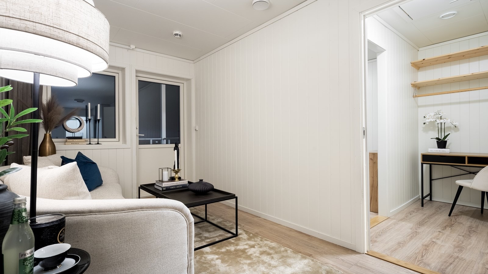 Fra stuen er det adkomst til soverom gjennom bod Galleribilde