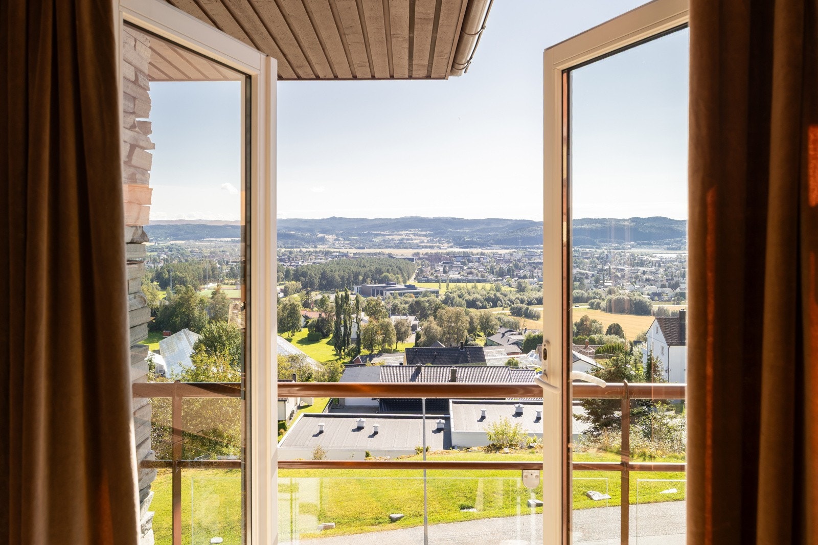 Fin fransk balkong med flott utsikt mot sør-vest. Galleribilde