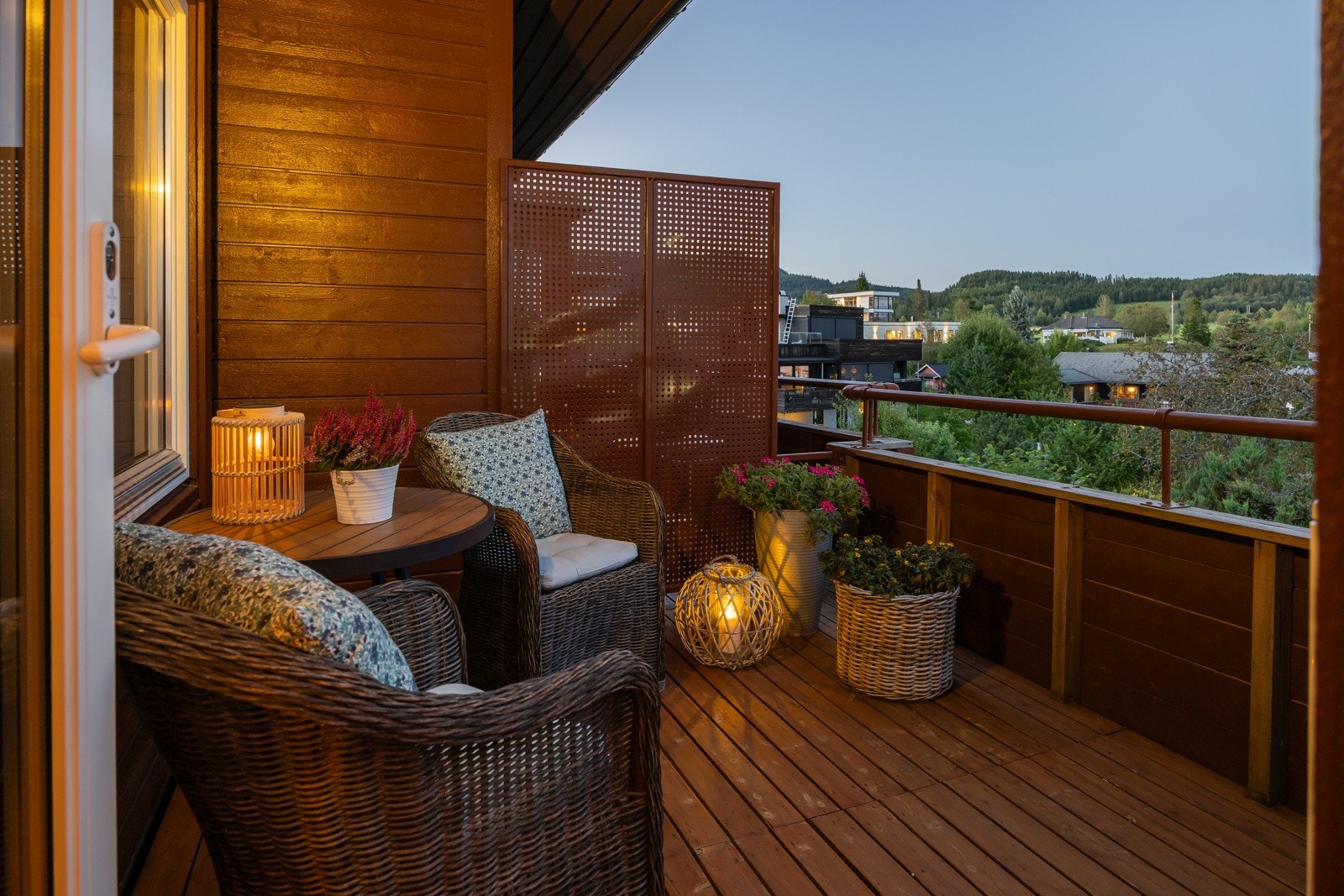 Fin veranda mot øst hvor man har morgen- og formiddagssol. Galleribilde