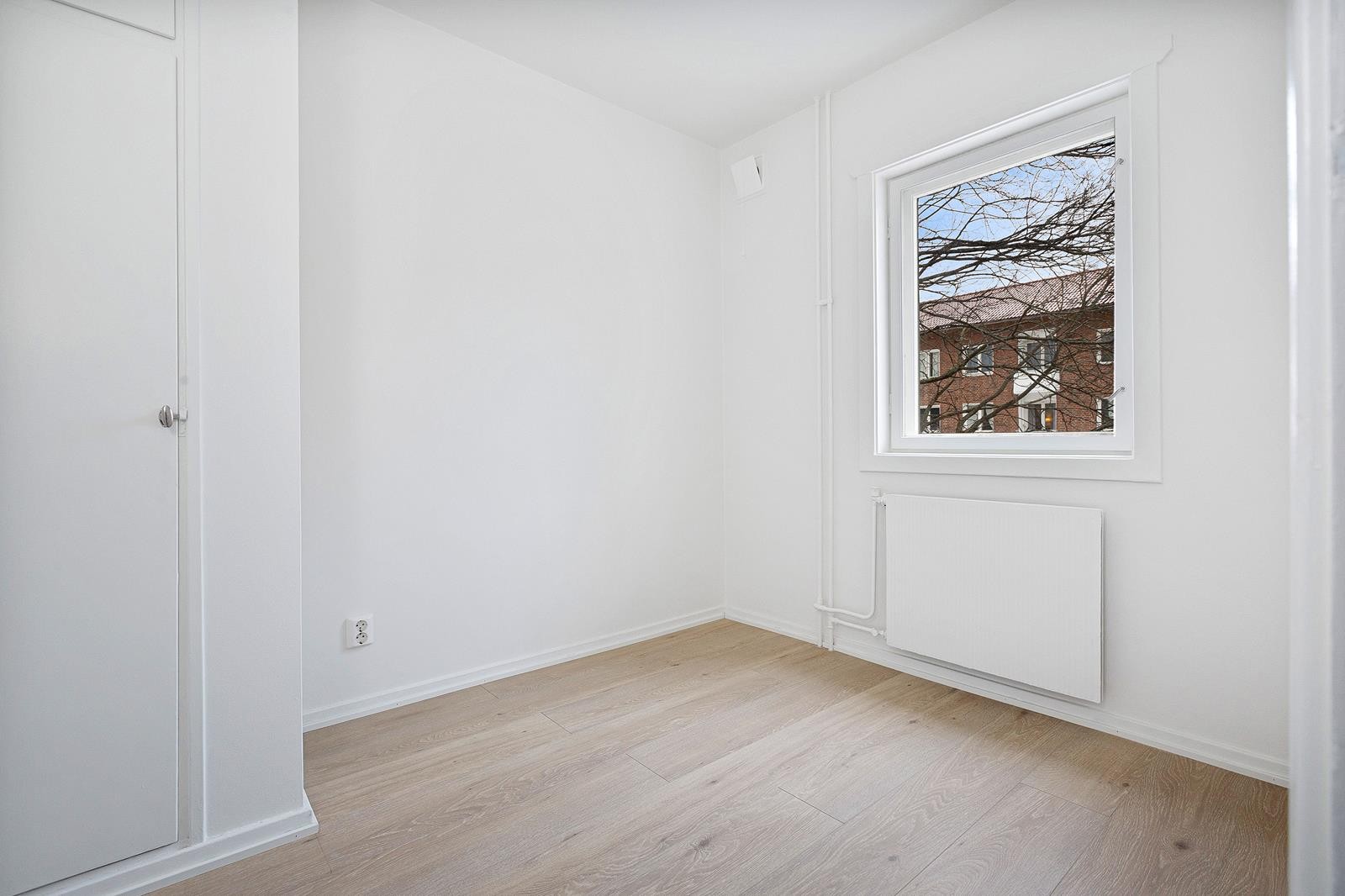 Soverom med plass til dobbeltseng Galleribilde