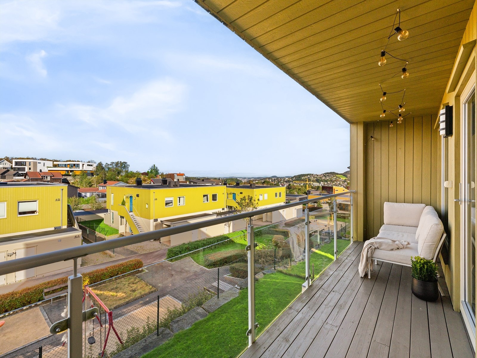 Moderne toppleilighet med utsikt - Solrik balkong med overbygg - Carport - Adskilt vaskerom - 3 boder Galleribilde