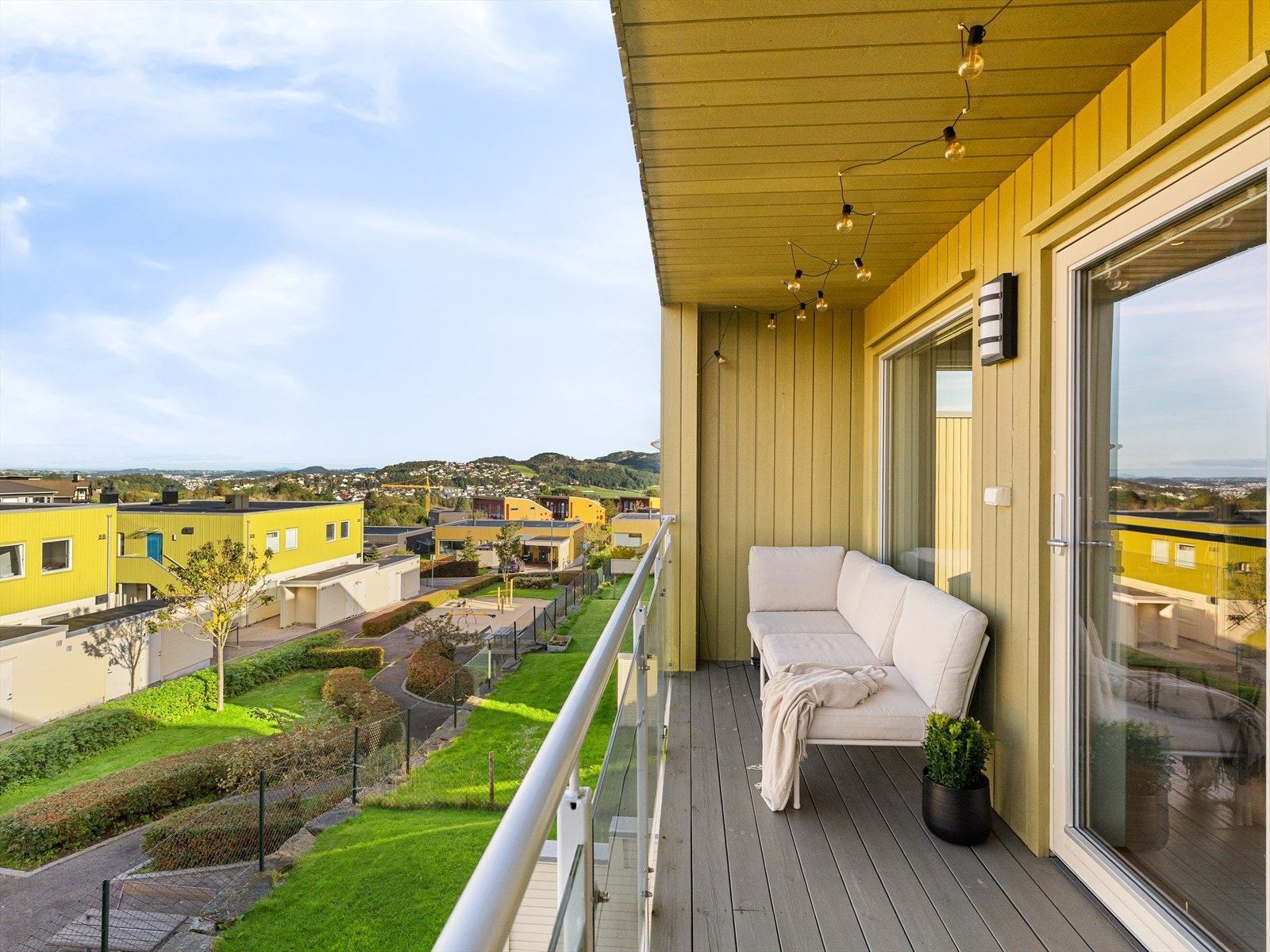 Utsikt fra balkongen - Gode muligheter for utemøbler - Nyt utsikten! Galleribilde