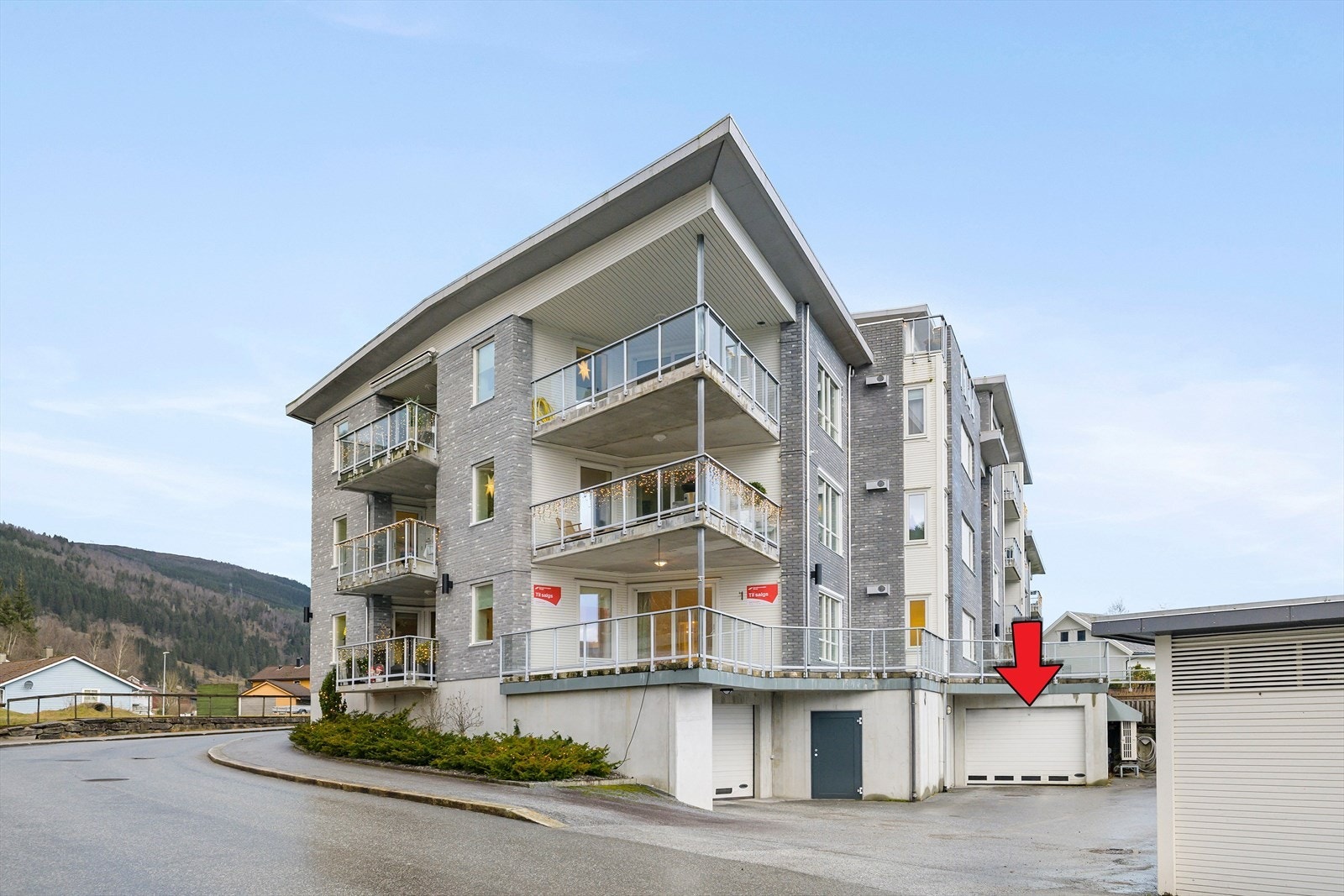 Leiligheten disponerer en garasje på 20 kvm Galleribilde