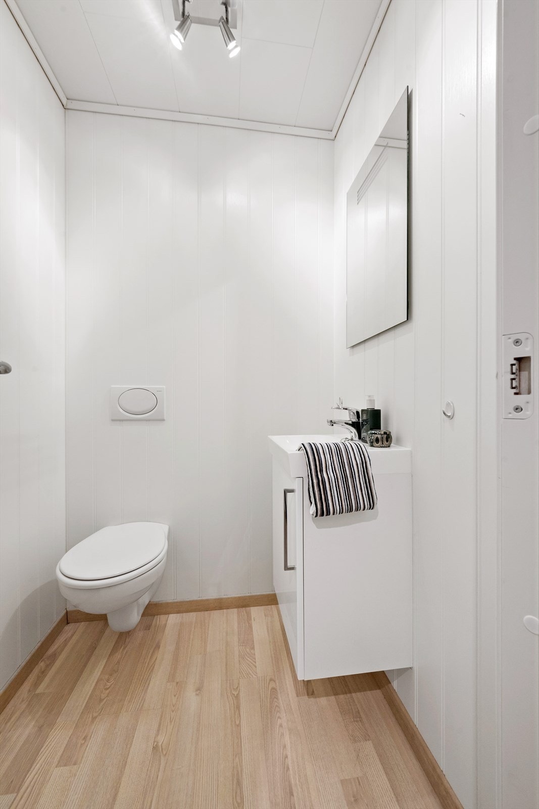 I entre/gang er det et eget gjestetoalett. Galleribilde