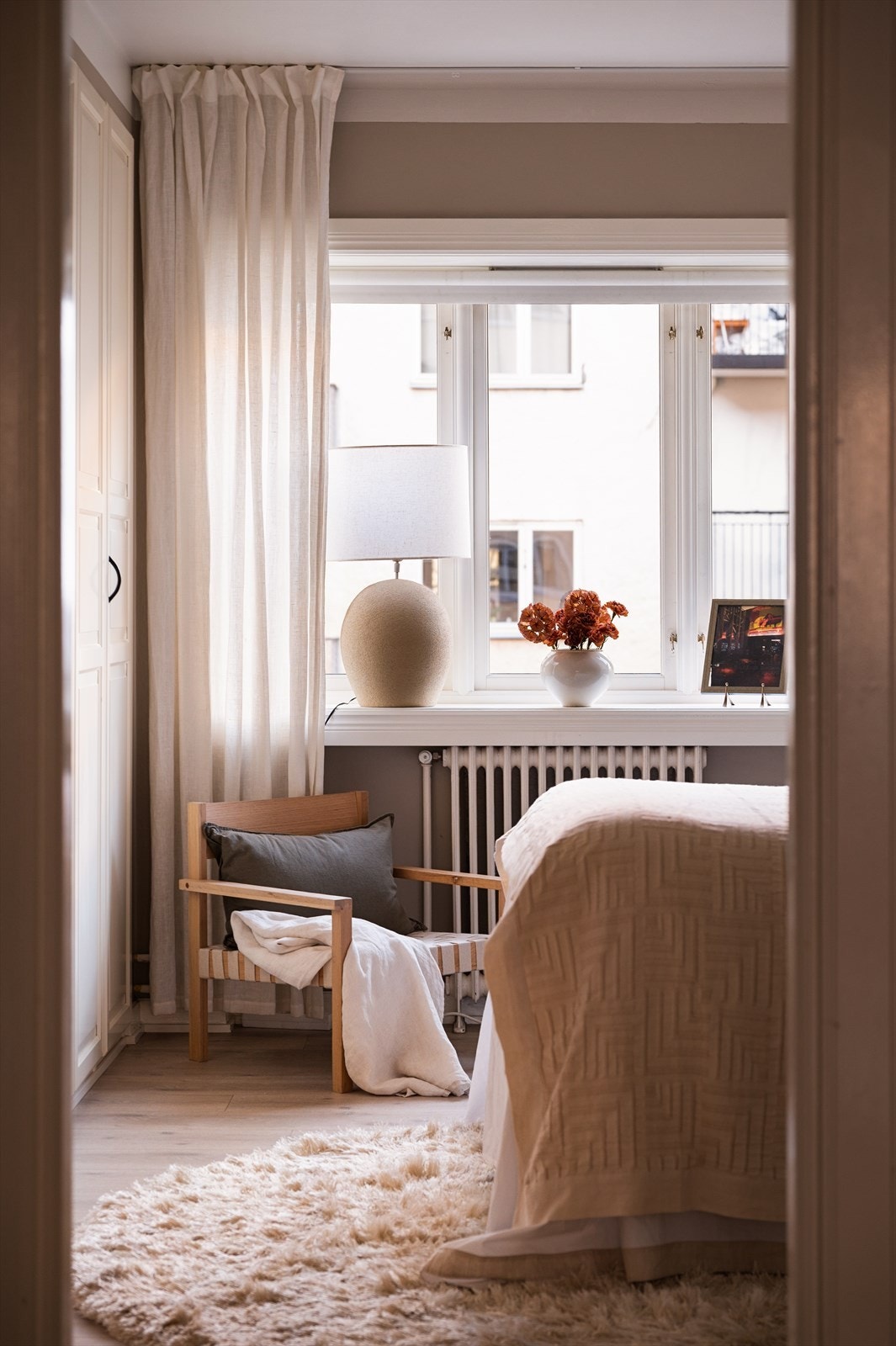 Fra soverommet er det utsyn mot den rolige, felles bakgården. Galleribilde