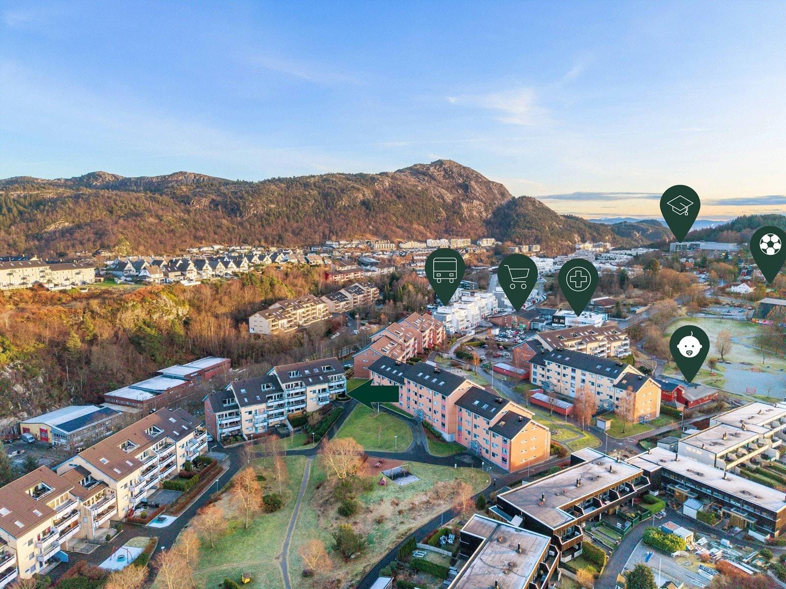 Her bor du med kort vei til bla. Kiwi, Coop Extra, apotek, frisør og interiørbutikk. I tillegg ligger Olsvik Helsehus kun et par minutter unna med legesenter, fysioterapeuter, manuellterapi samt tannlege Galleribilde