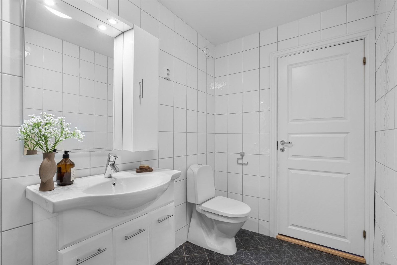 Badet og vaskerommet har i tilstandsrapporten fått tilstandsgrad 3 på grunn av alder Galleribilde