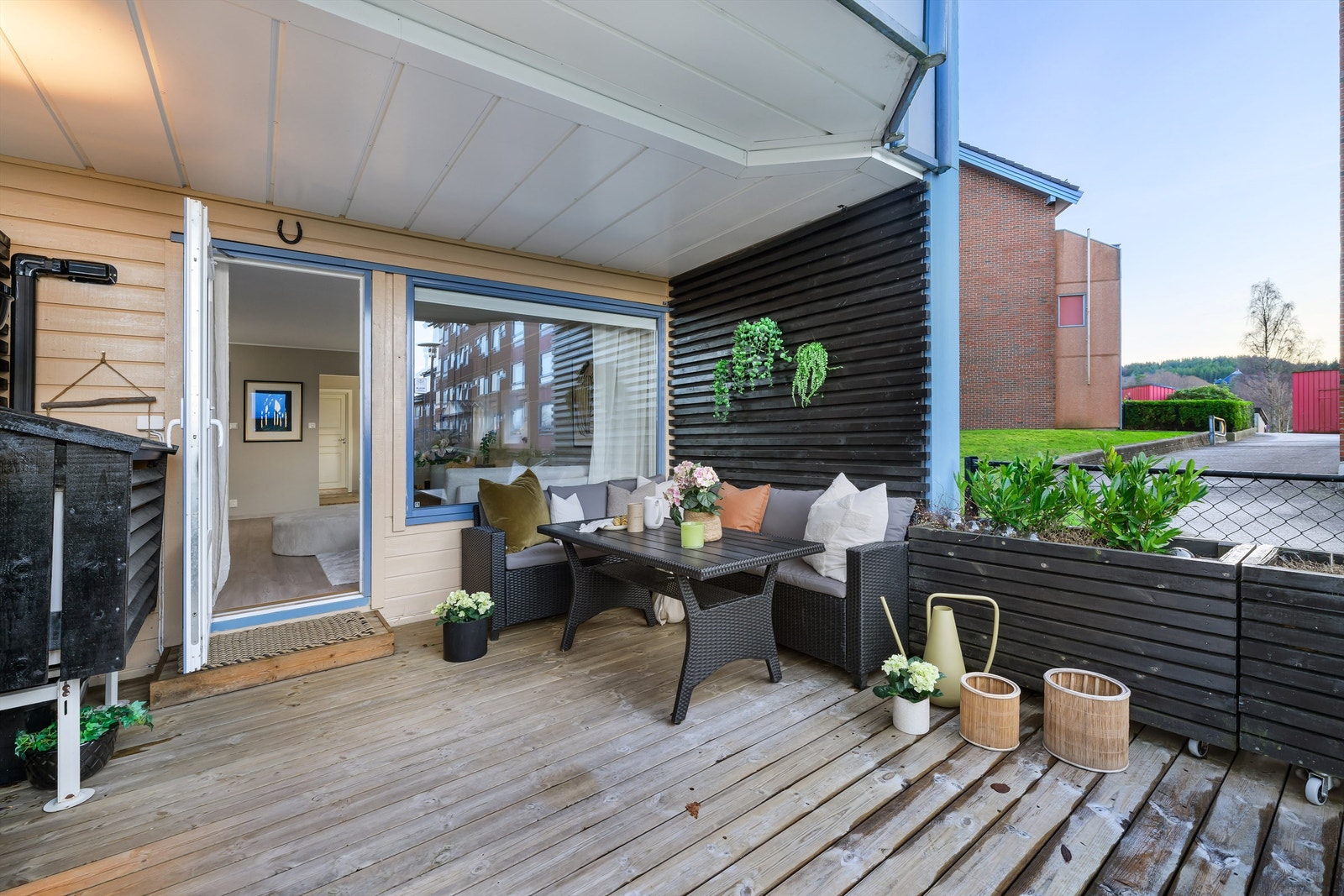 Innkasset utedel for varmepumpe Galleribilde