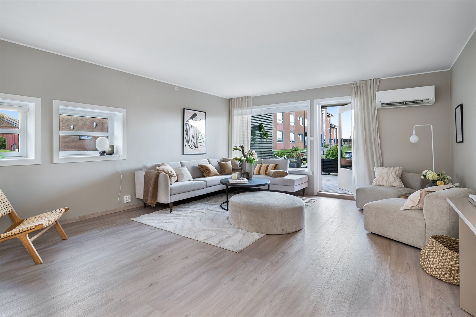 Da dette er en endeleilighet er det ekstra godt med lysinnslipp Galleribilde