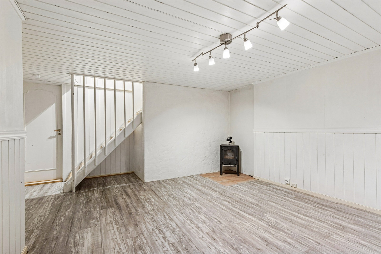 Kjellerstue. Dette rommet er ikke søkt bruksendret og er registrert som bodareal. Galleribilde