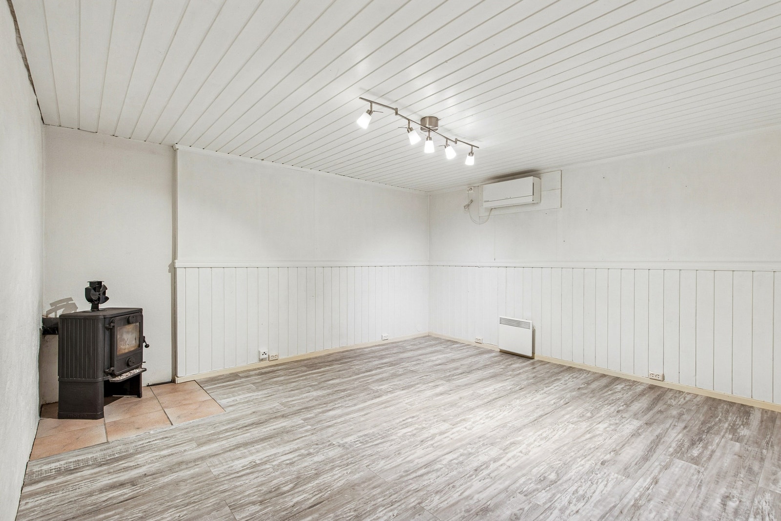 Kjellerstue. Dette rommet er ikke søkt bruksendret og er registrert som bodareal. Galleribilde