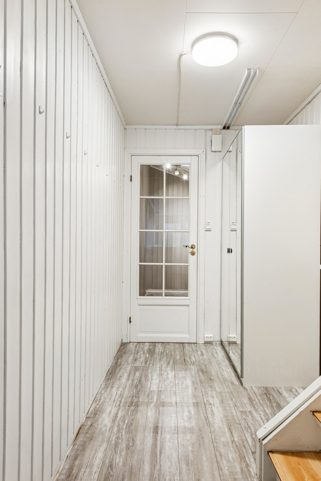 Hall med garderobeskap. Galleribilde