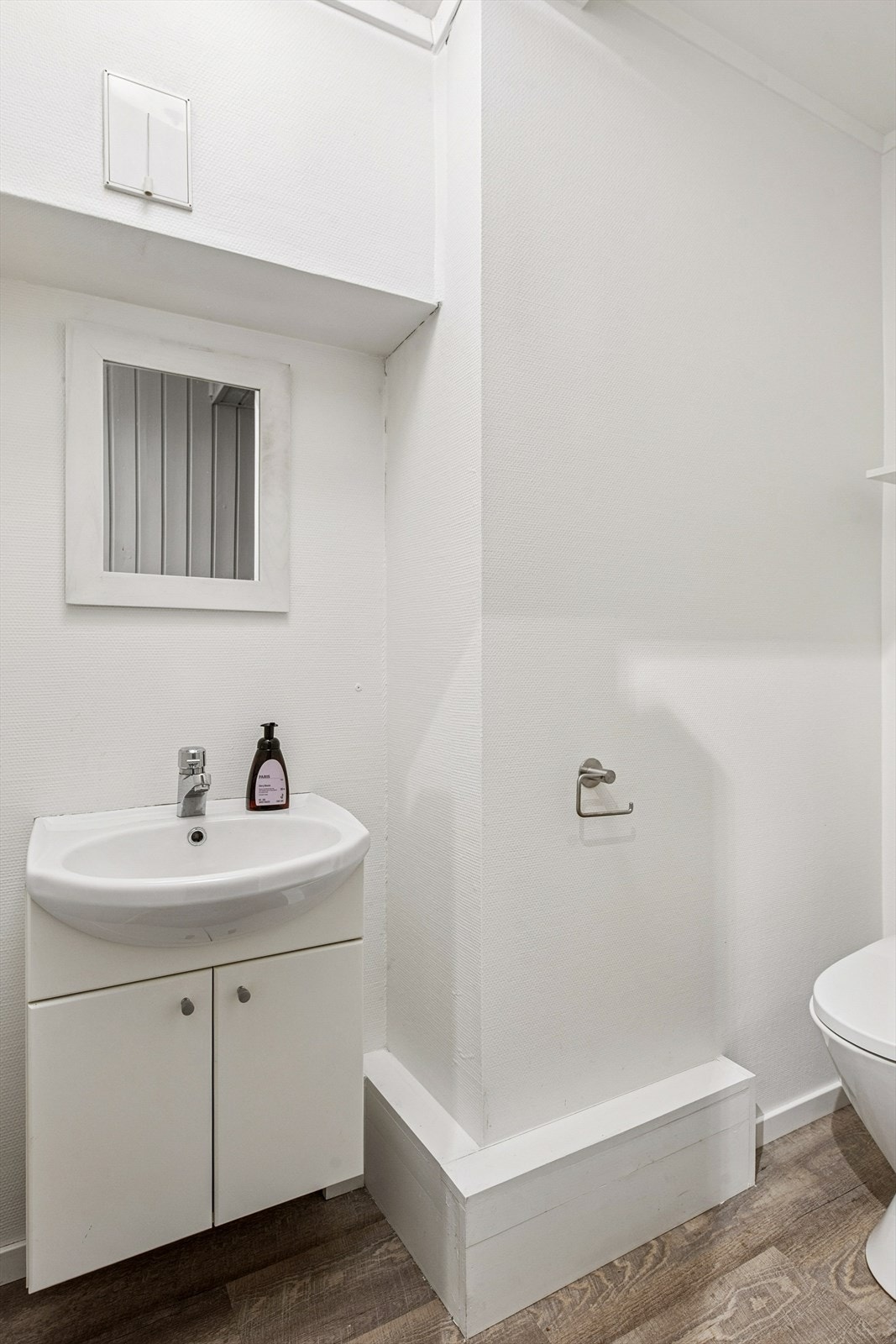 Praktisk toalettrom ved inngangspartiet i første etasje. Galleribilde